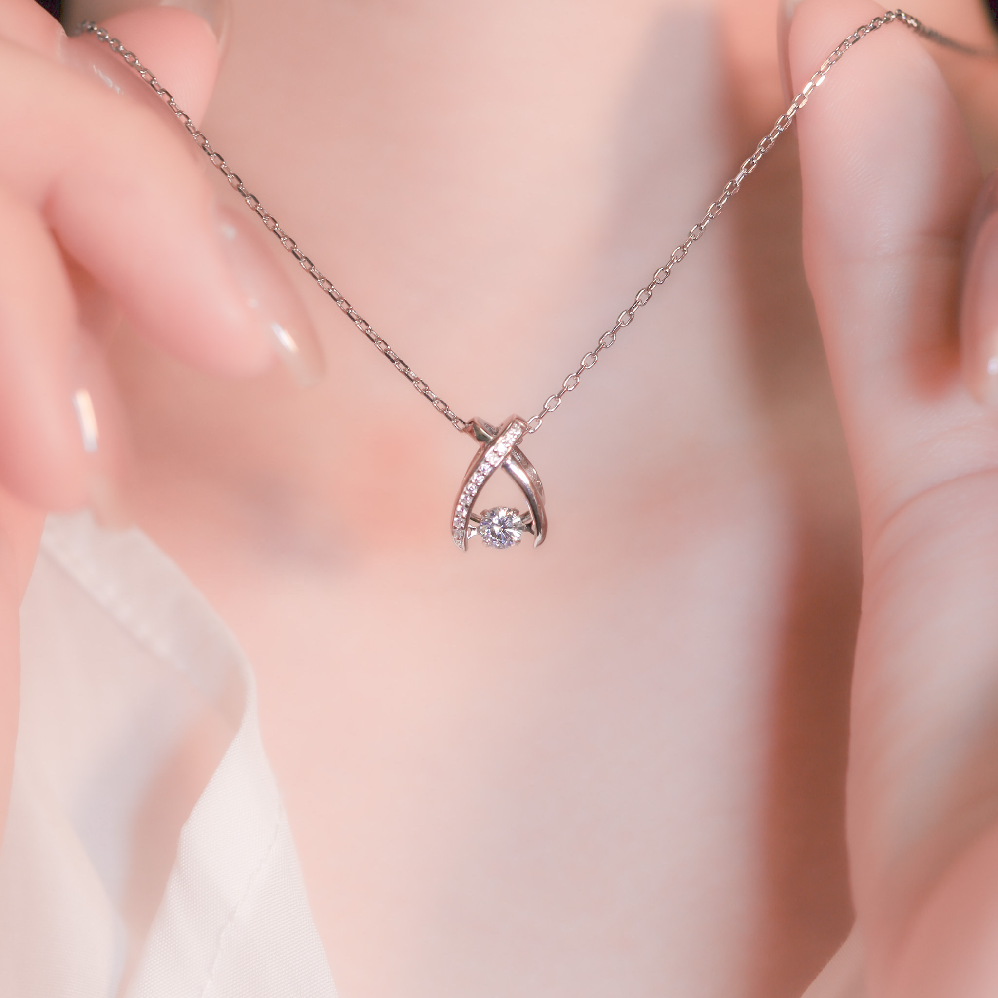 | 925 Silver・ White Gold  | Dancing Hug On The Moon Necklace | NE1185 |