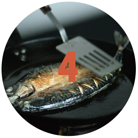 確認完後，在翻面煎製。