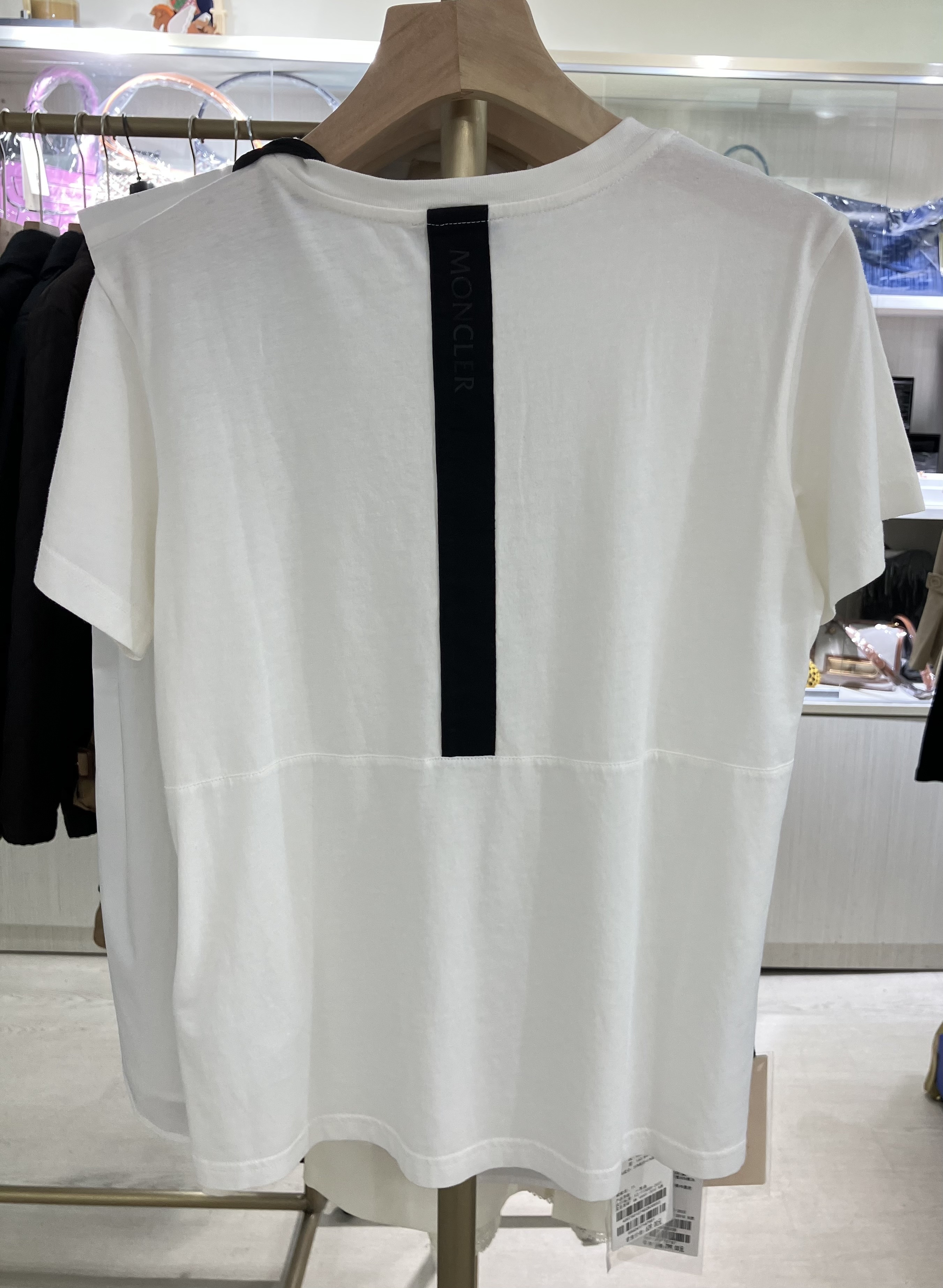 後背黑槓白TEE -M