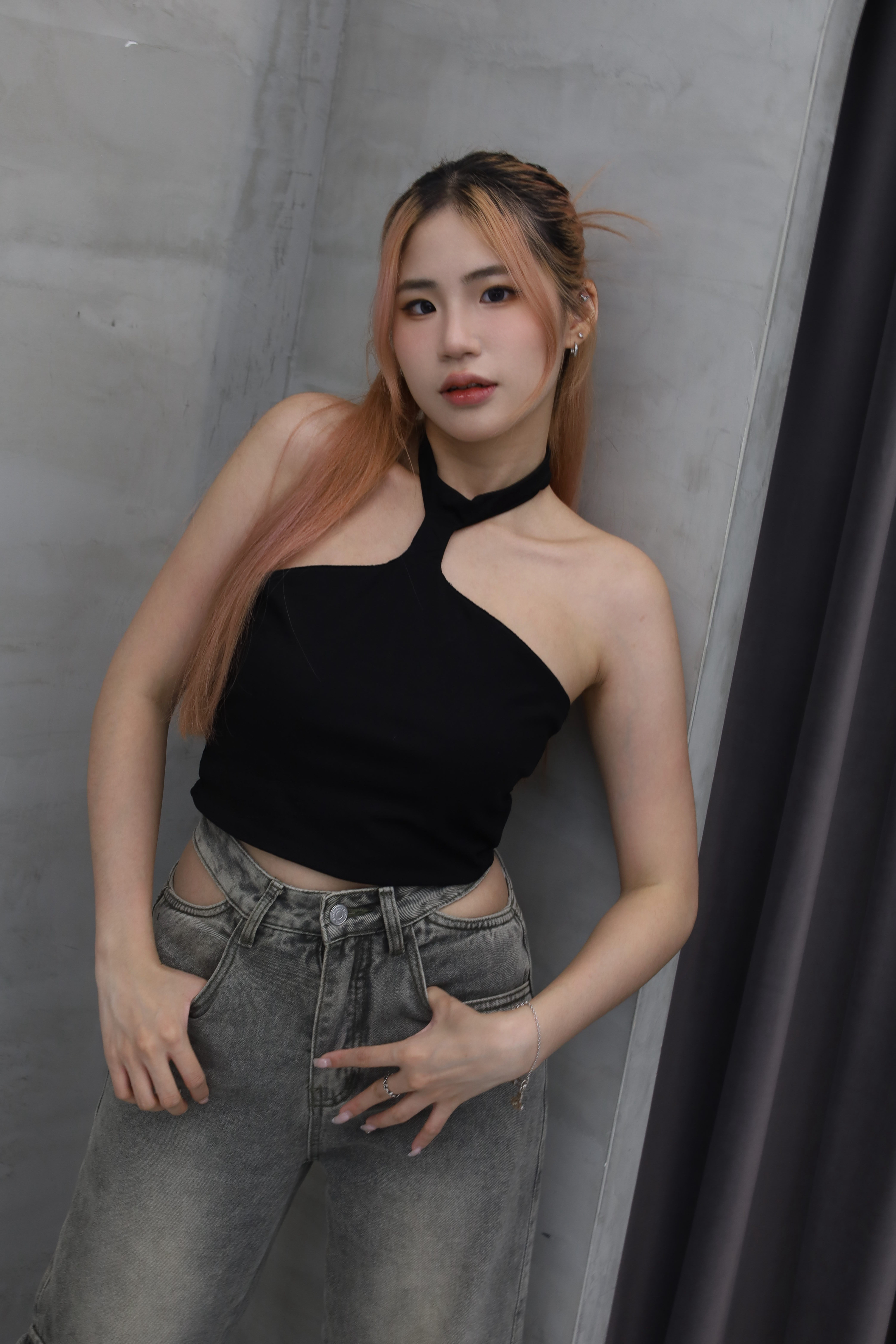 繞脖挖肩平口上衣