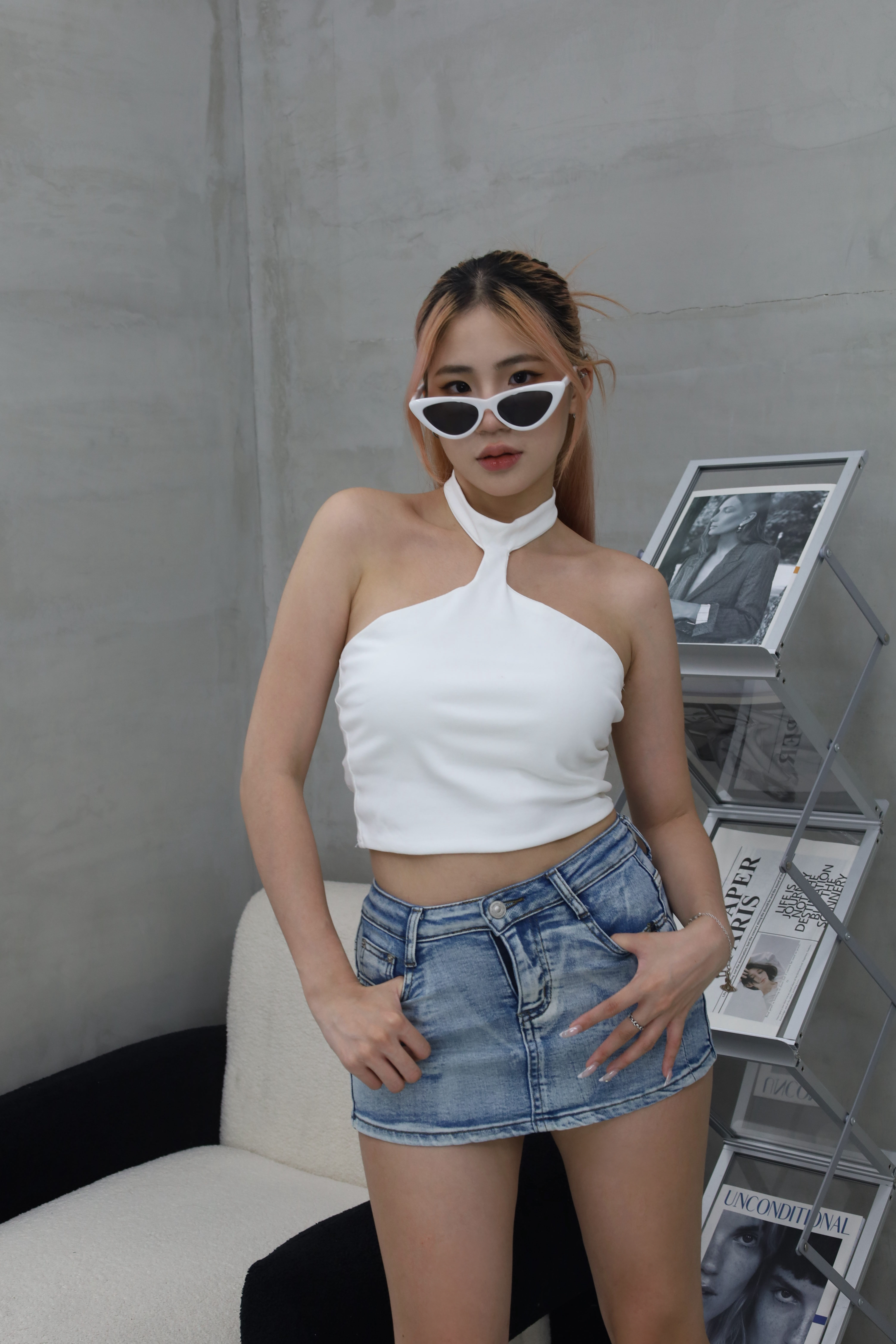 繞脖挖肩平口上衣