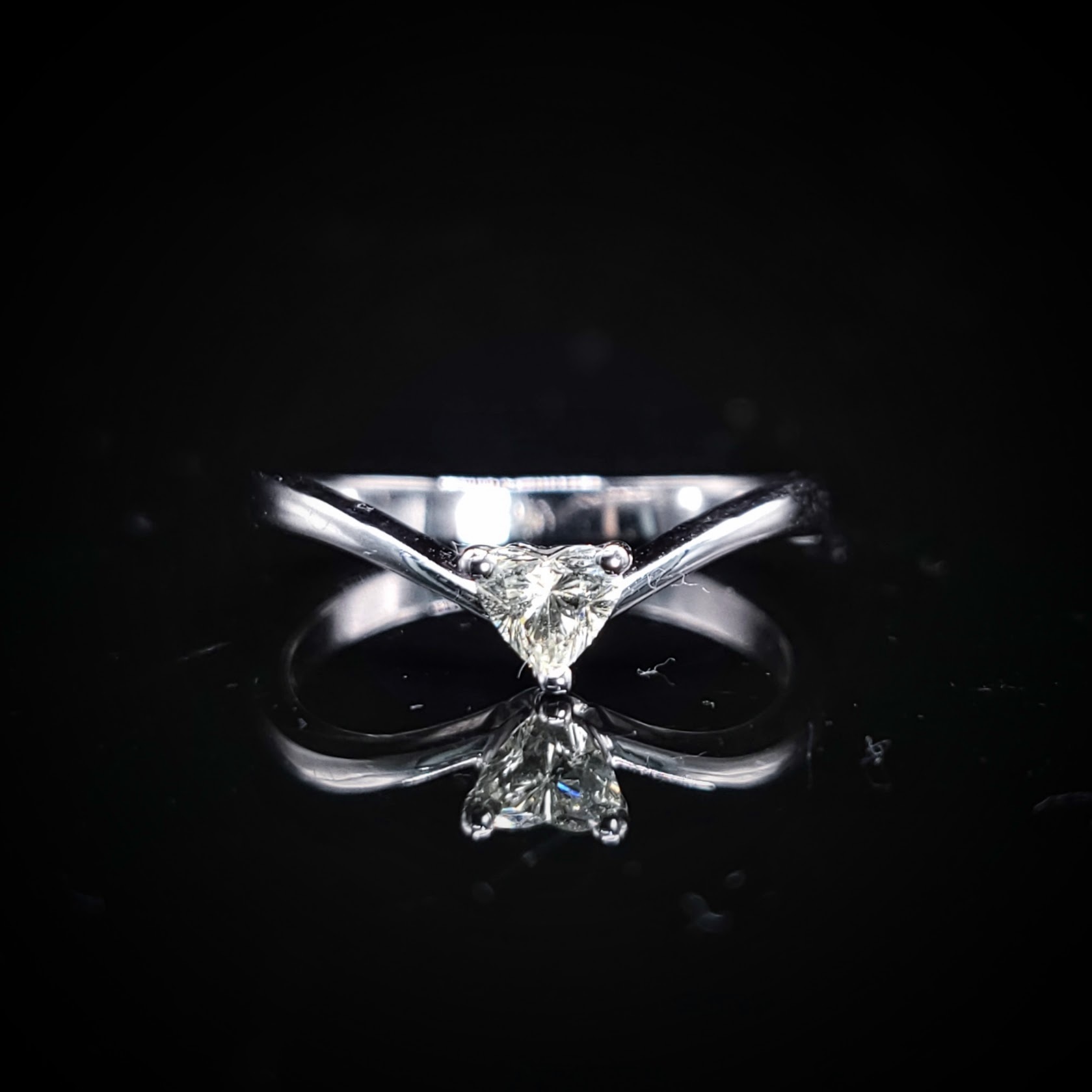 18K White Gold 0.22ct Heart Shaped Diamond Ring