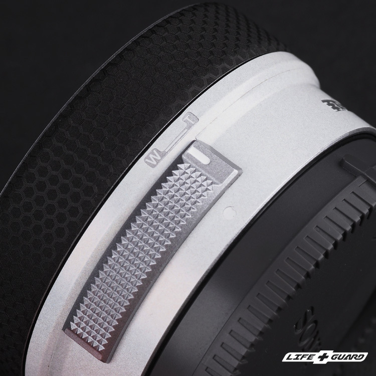 SONY E PZ 16-50mm F3.5-5.6 OSS II 貼膜質感特寫，LIFE+GUARD 專機專屬開版