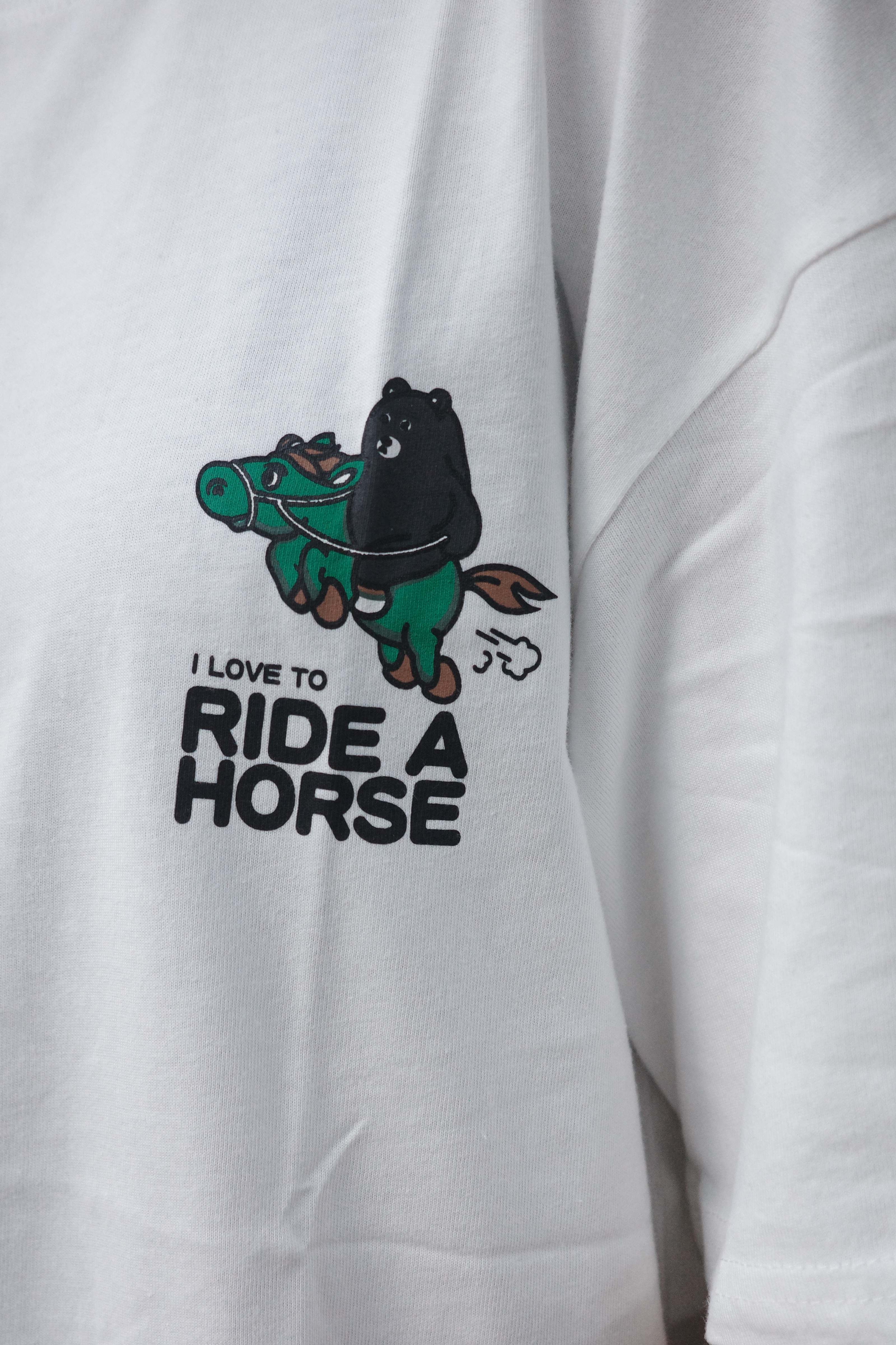 韓版 純棉 黑熊騎馬 落肩短t 80569