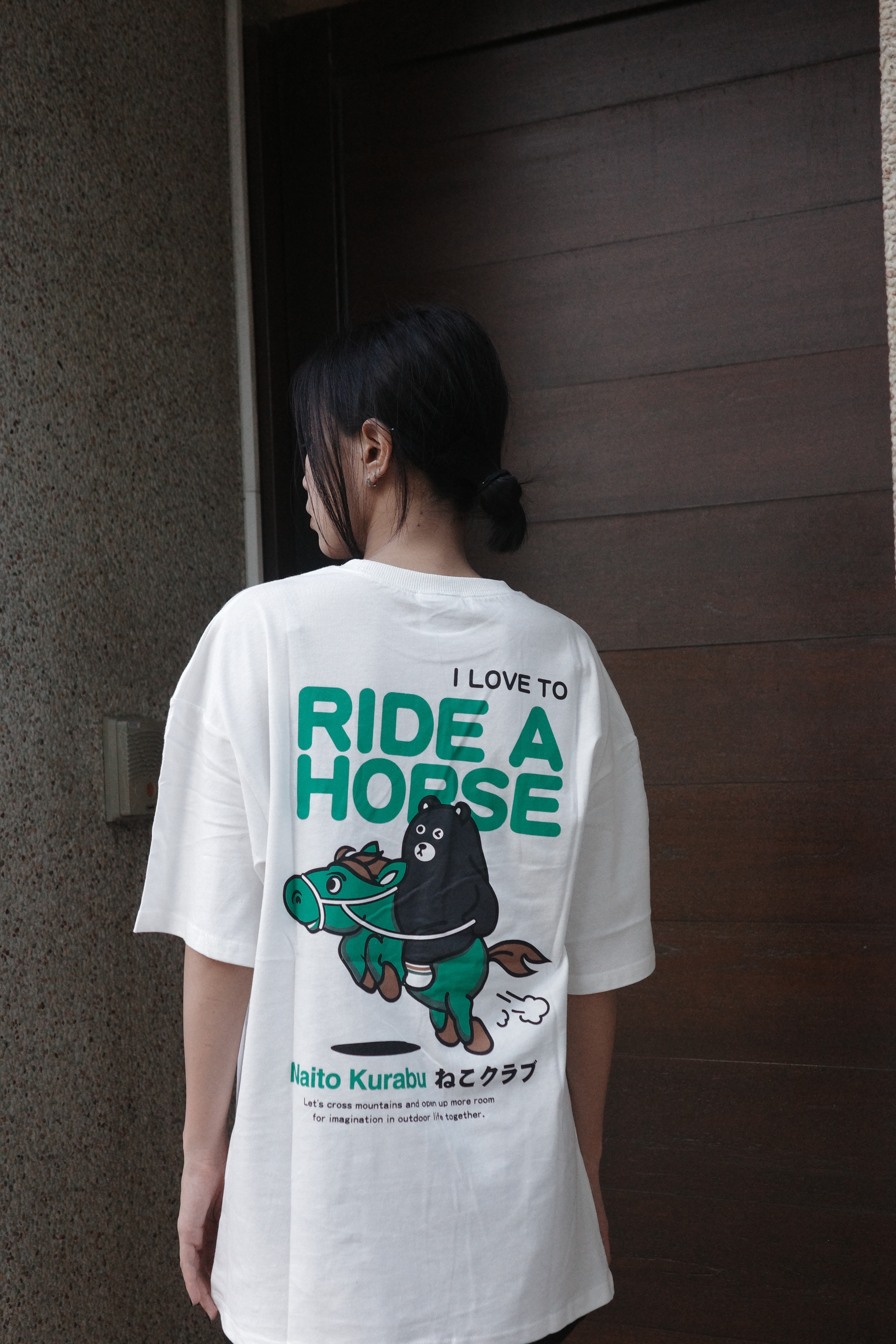 韓版 純棉 黑熊騎馬 落肩短t 80569