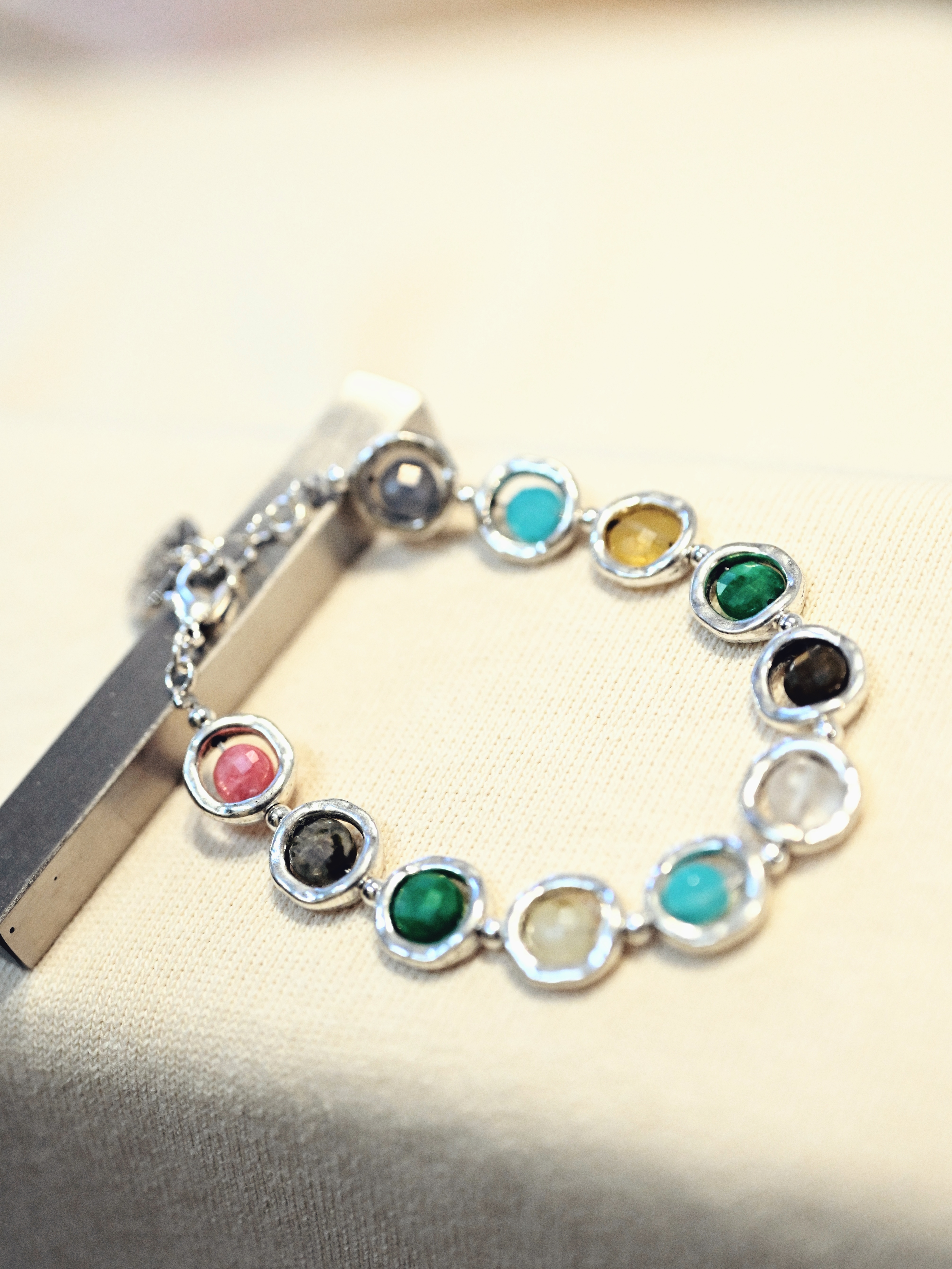 Otro Accesorio 彩石手鍊