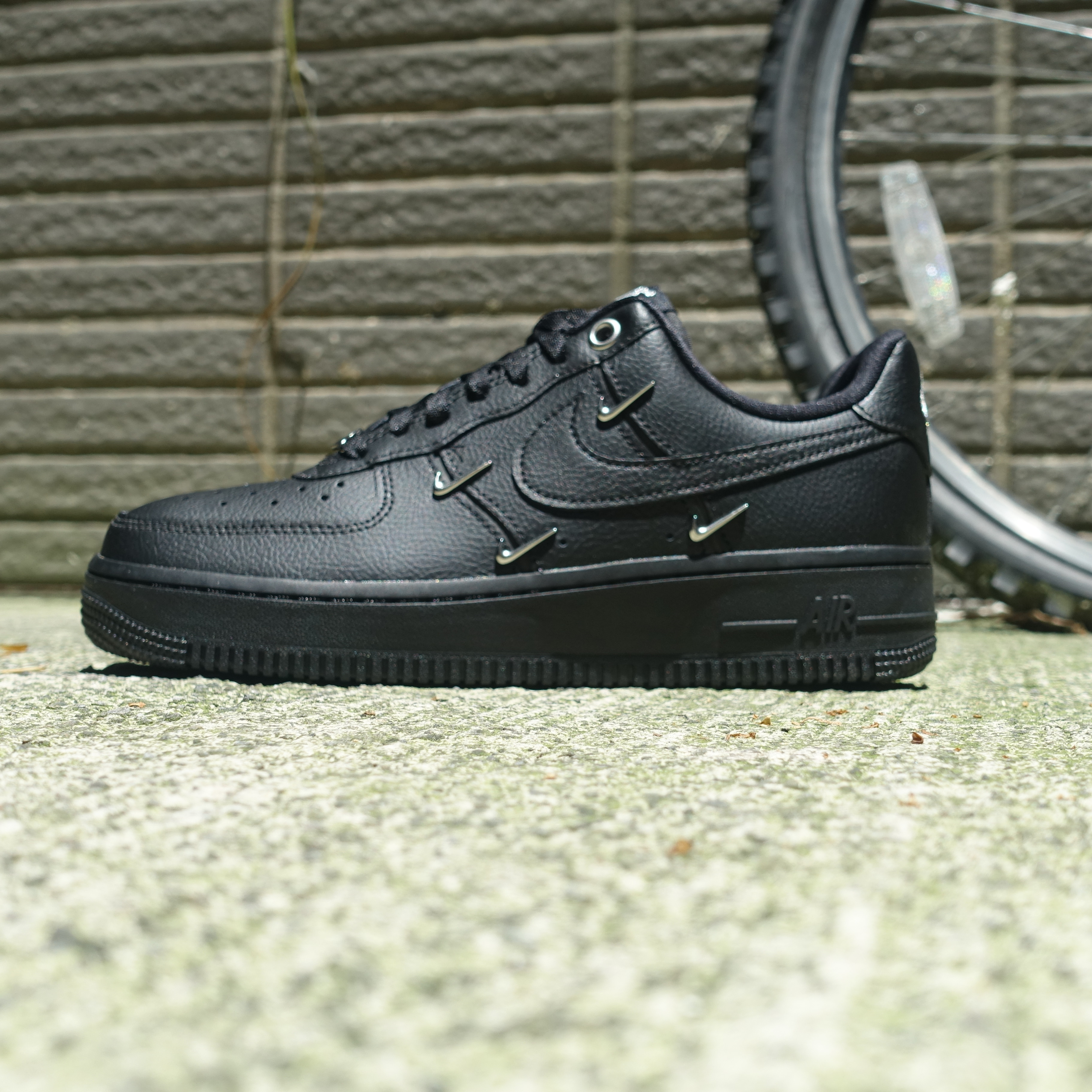 【官網限定】Nike WMNS Air Force 1 Low 黑魂四銀勾 女鞋 HQ1180-001