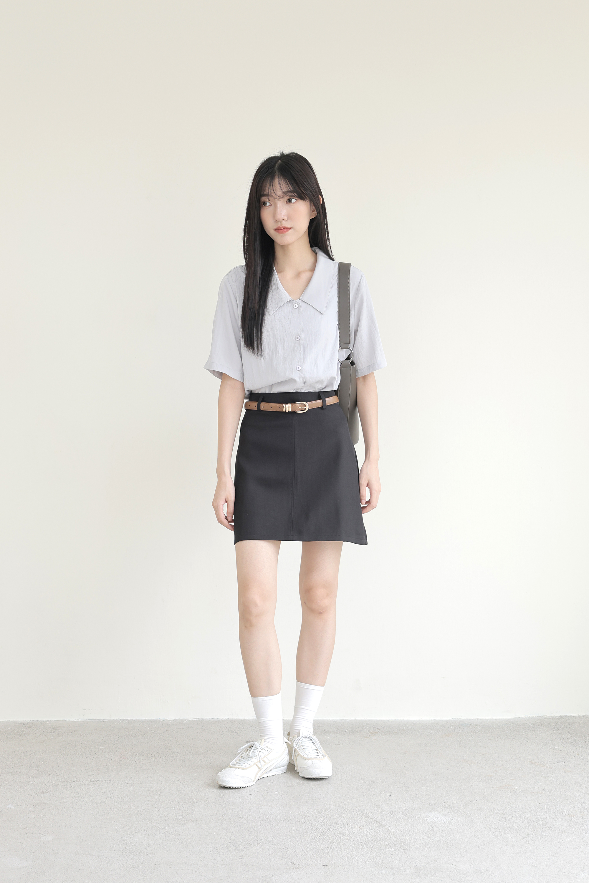 OH！HER 簡約後壓褶短袖襯衫