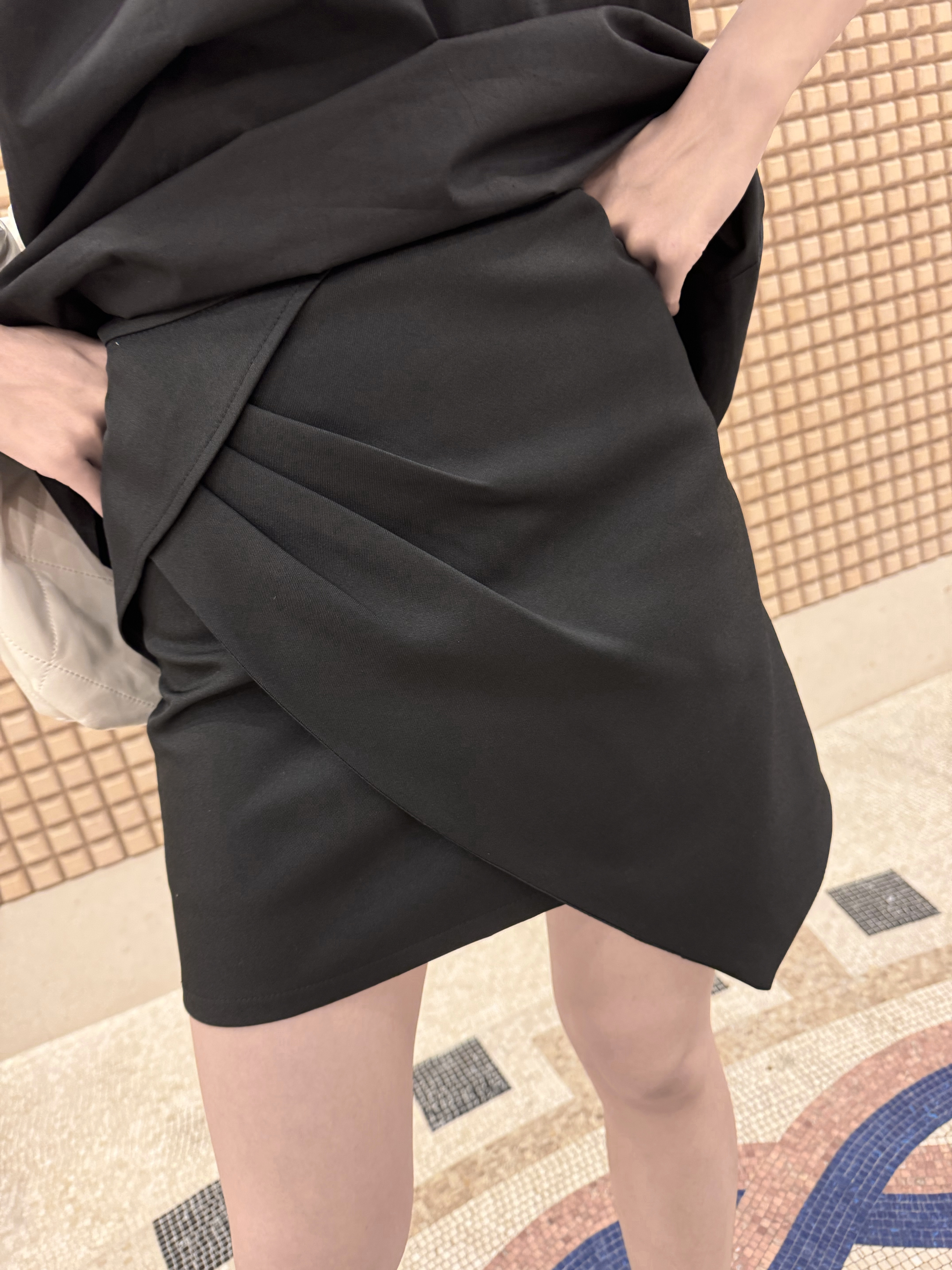Drape Front Wrap Mini Skirt_SK225L32