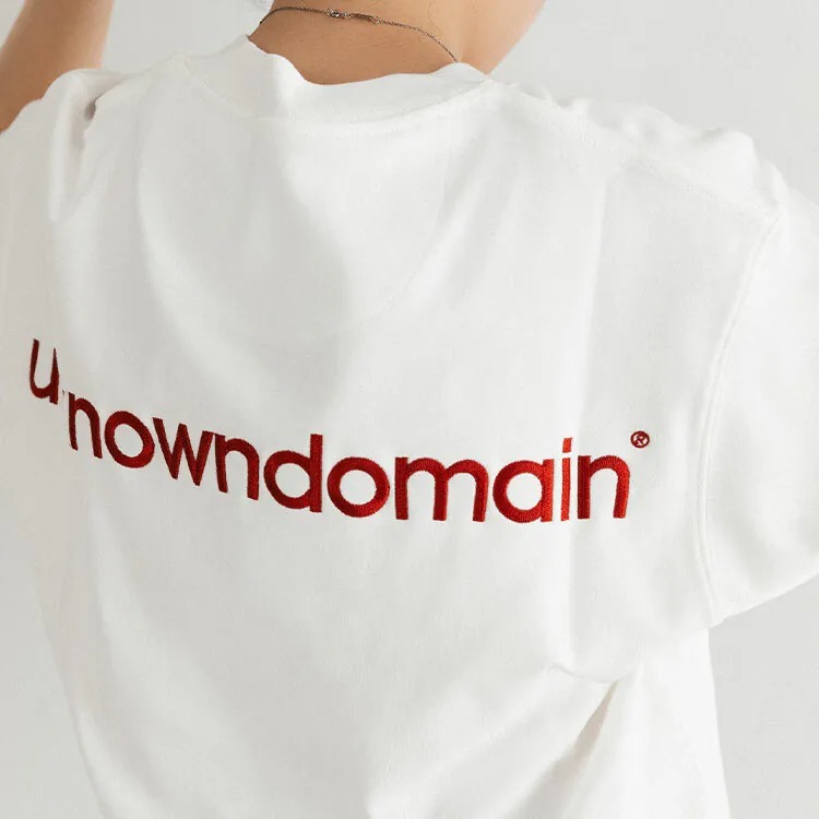 未知領域 CW2429 Love Actually LOGO TEE