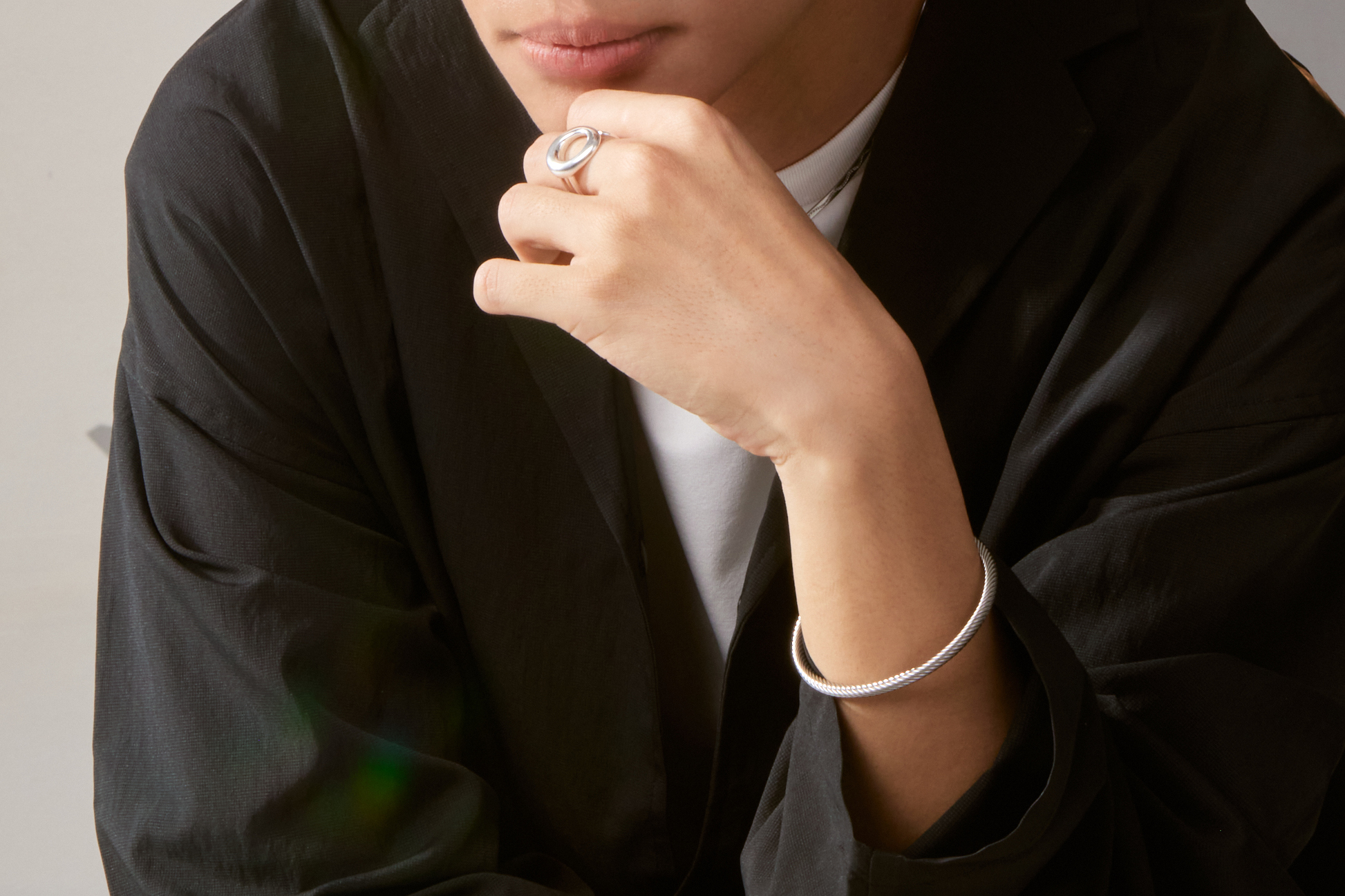 B241 |  鈦鋼圓弧手環