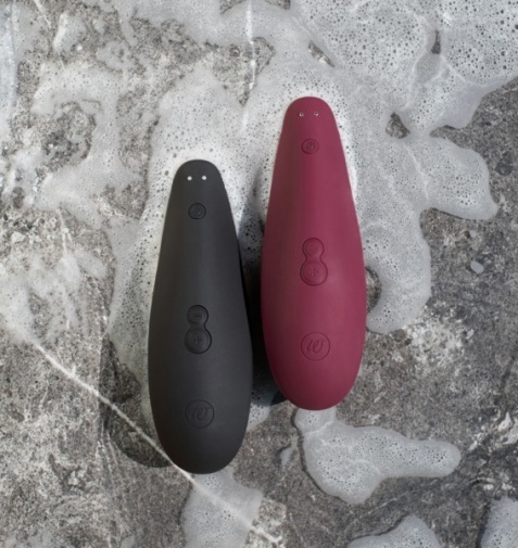 Womanizer Classic 2 陰蒂吸啜器 - 酒紅色