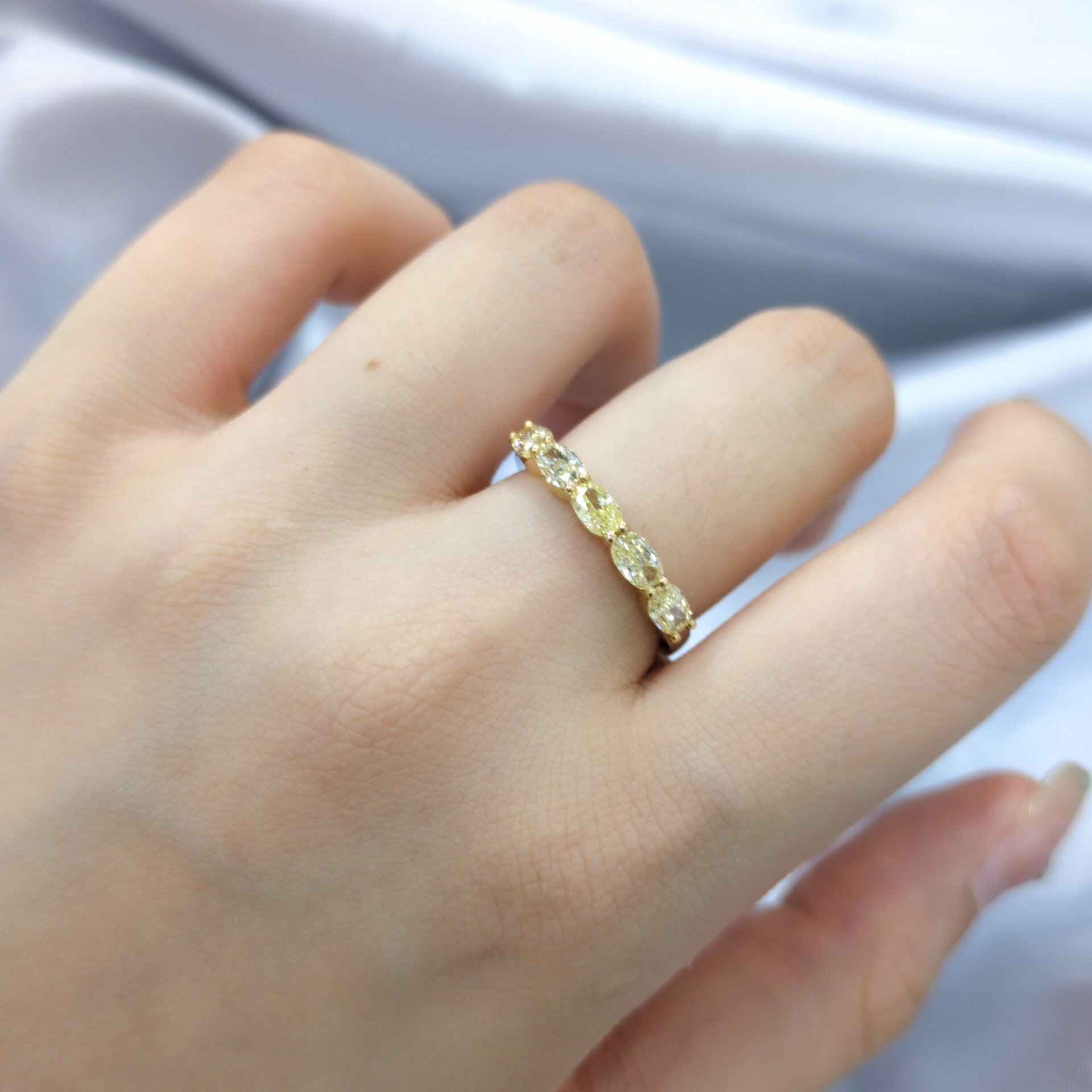 18K Gold 1.08ct Light Yellow Oval Cut Diamond Ring