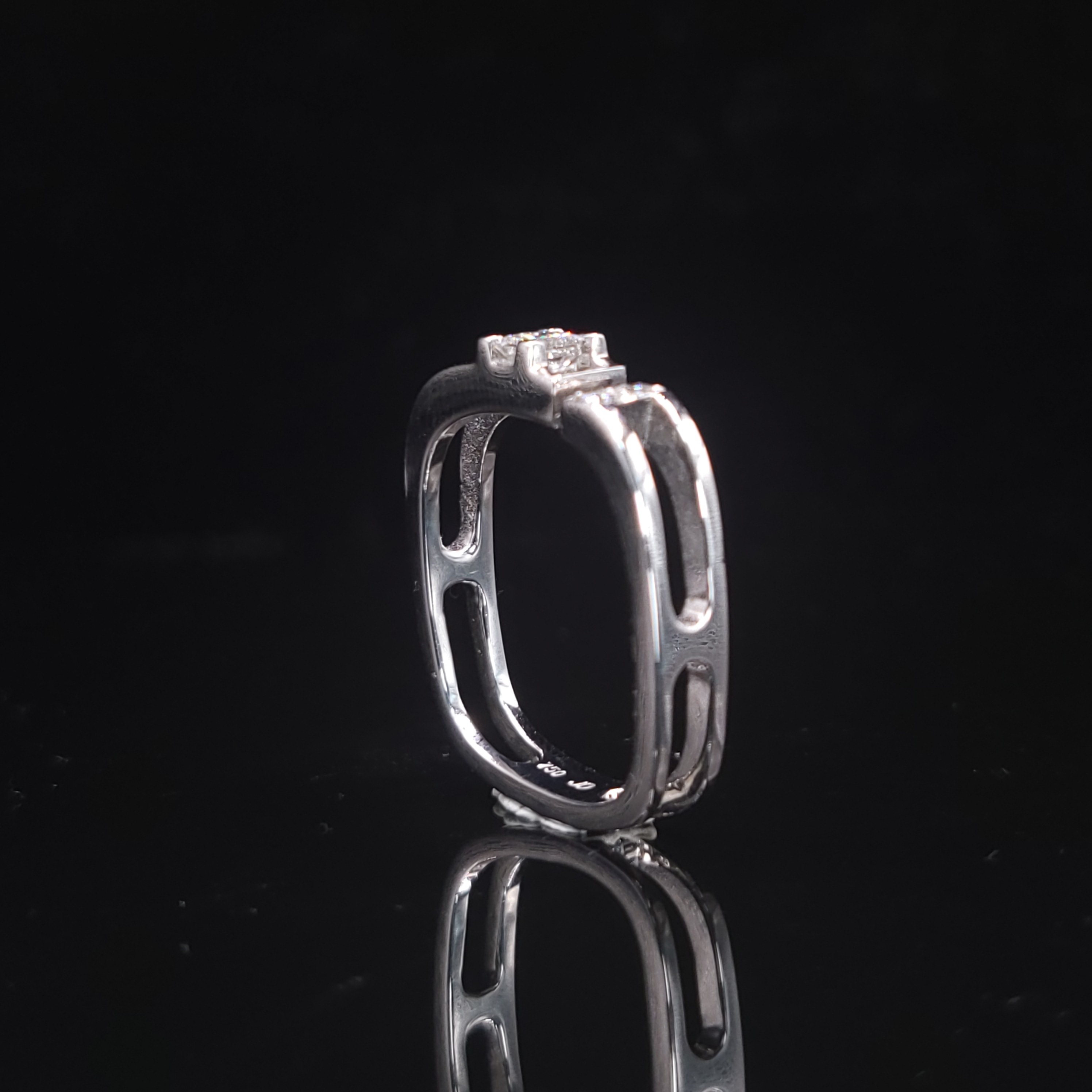 18K White Gold 0.21ct Diamond Ring