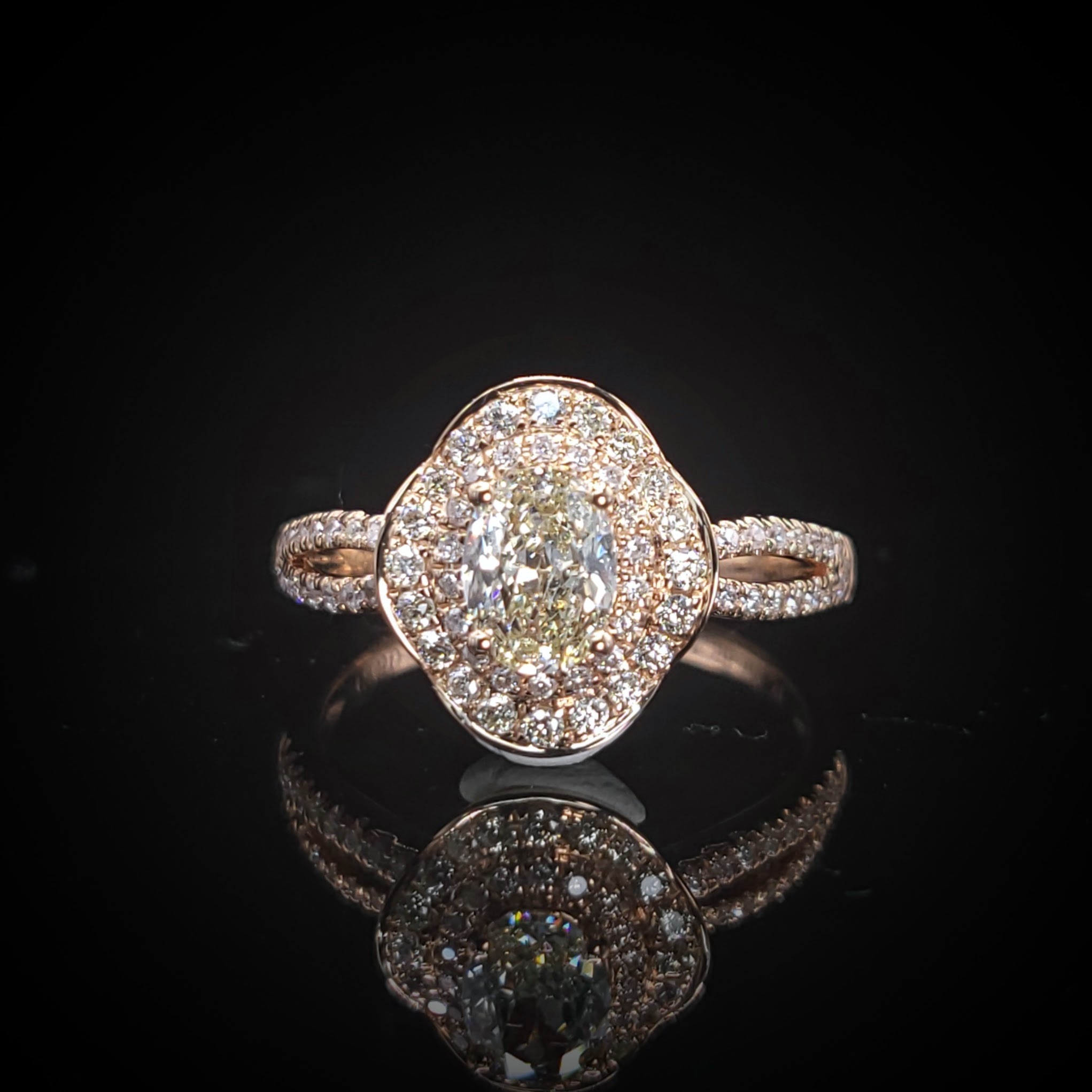 全新18K玫瑰金【單粒56份蛋形鑽石】 配小鑽共87份鑽石戒指