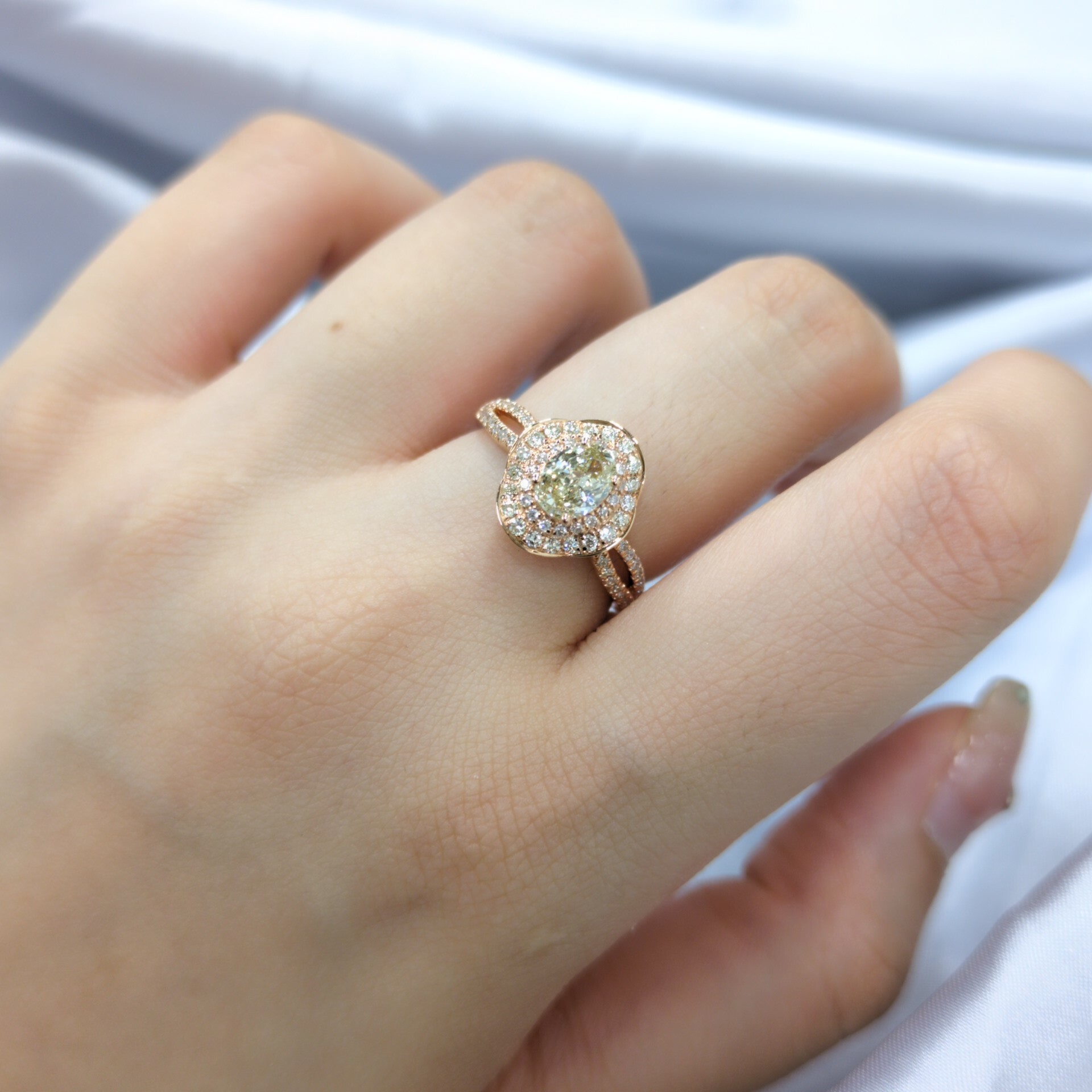 全新18K玫瑰金【單粒56份蛋形鑽石】 配小鑽共87份鑽石戒指