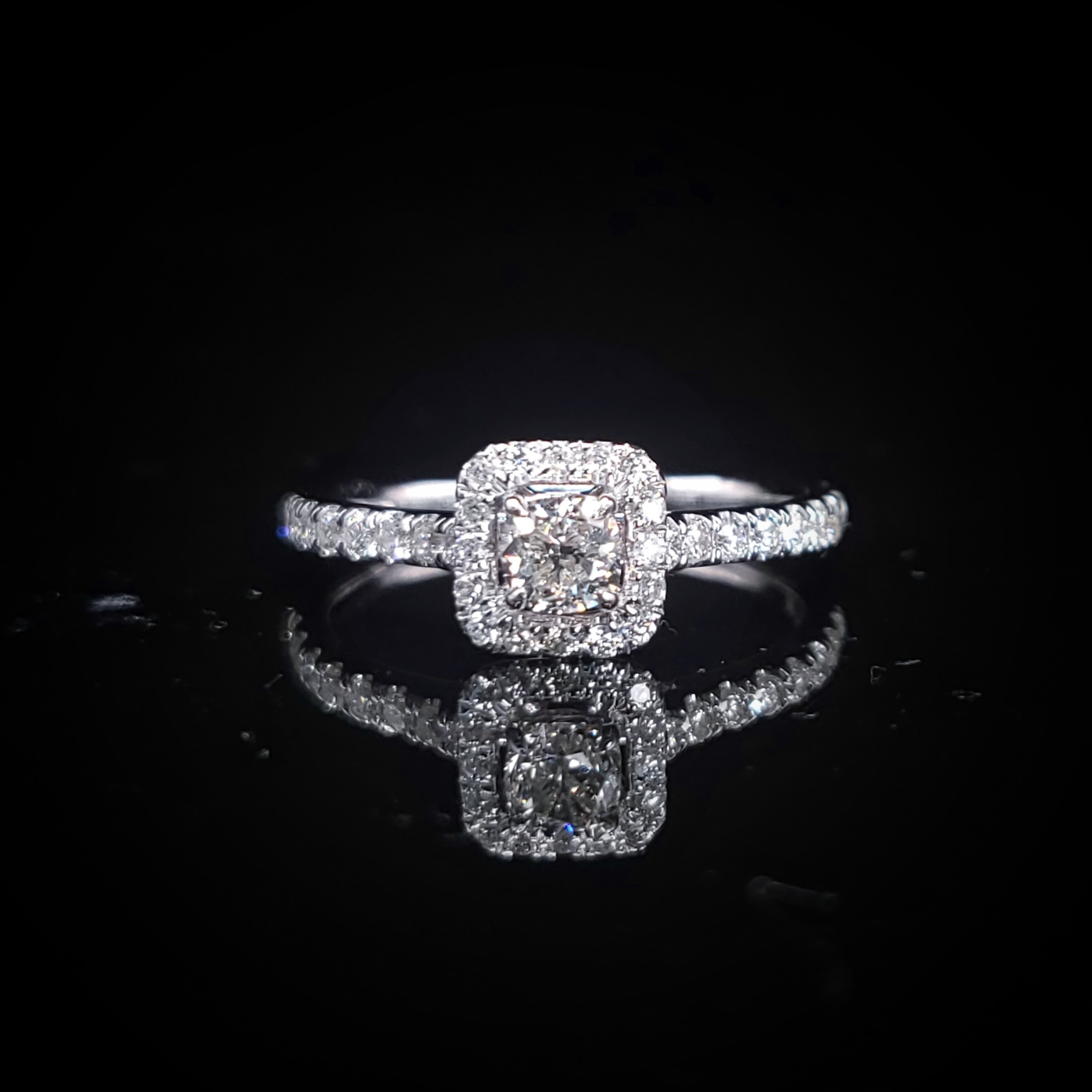 18K White Gold 0.50ct Cushion Cut Diamond Ring
