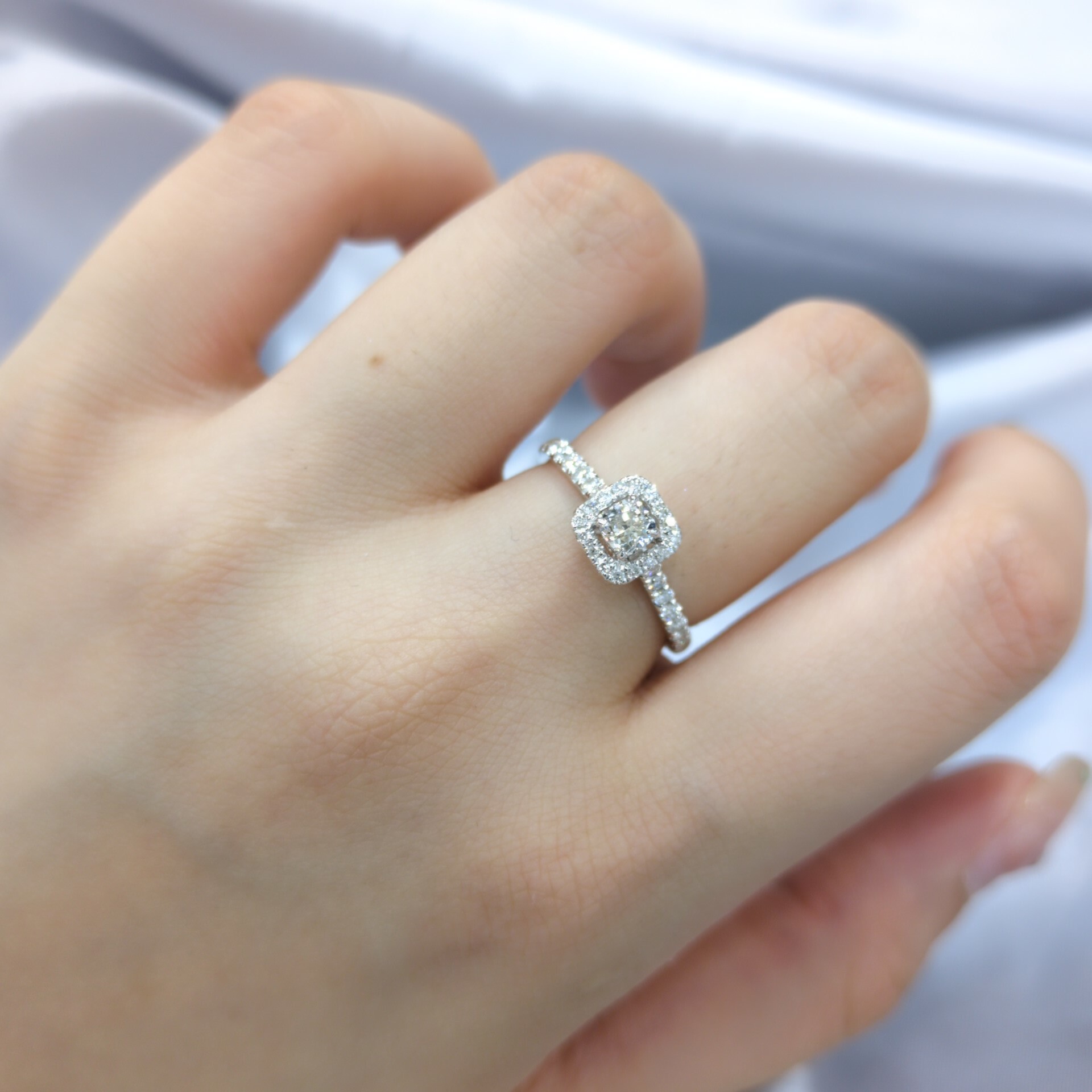 18K White Gold 0.50ct Cushion Cut Diamond Ring