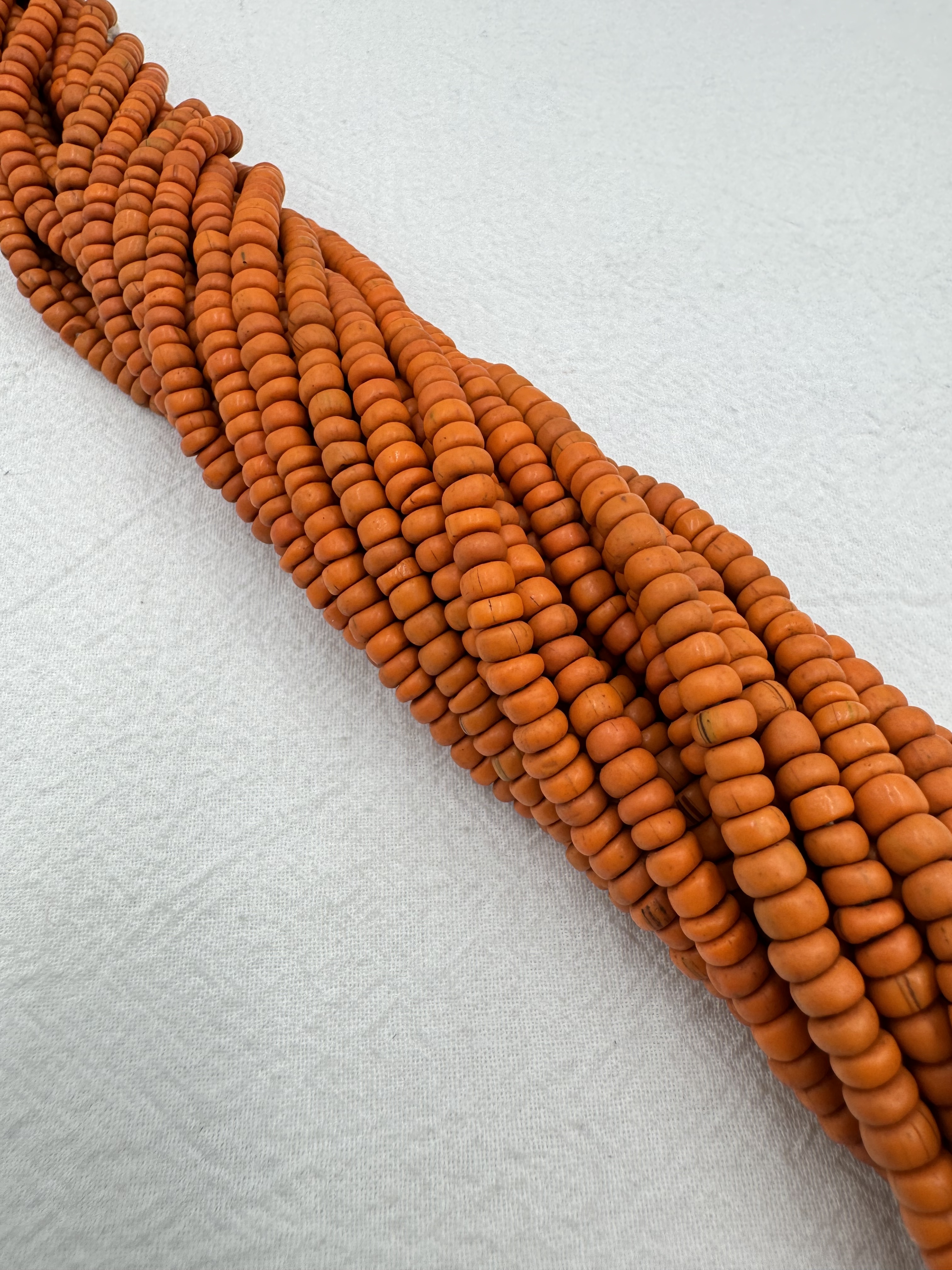 條-扁古橘珠配雪弗蘭珠總長80cm約250顆