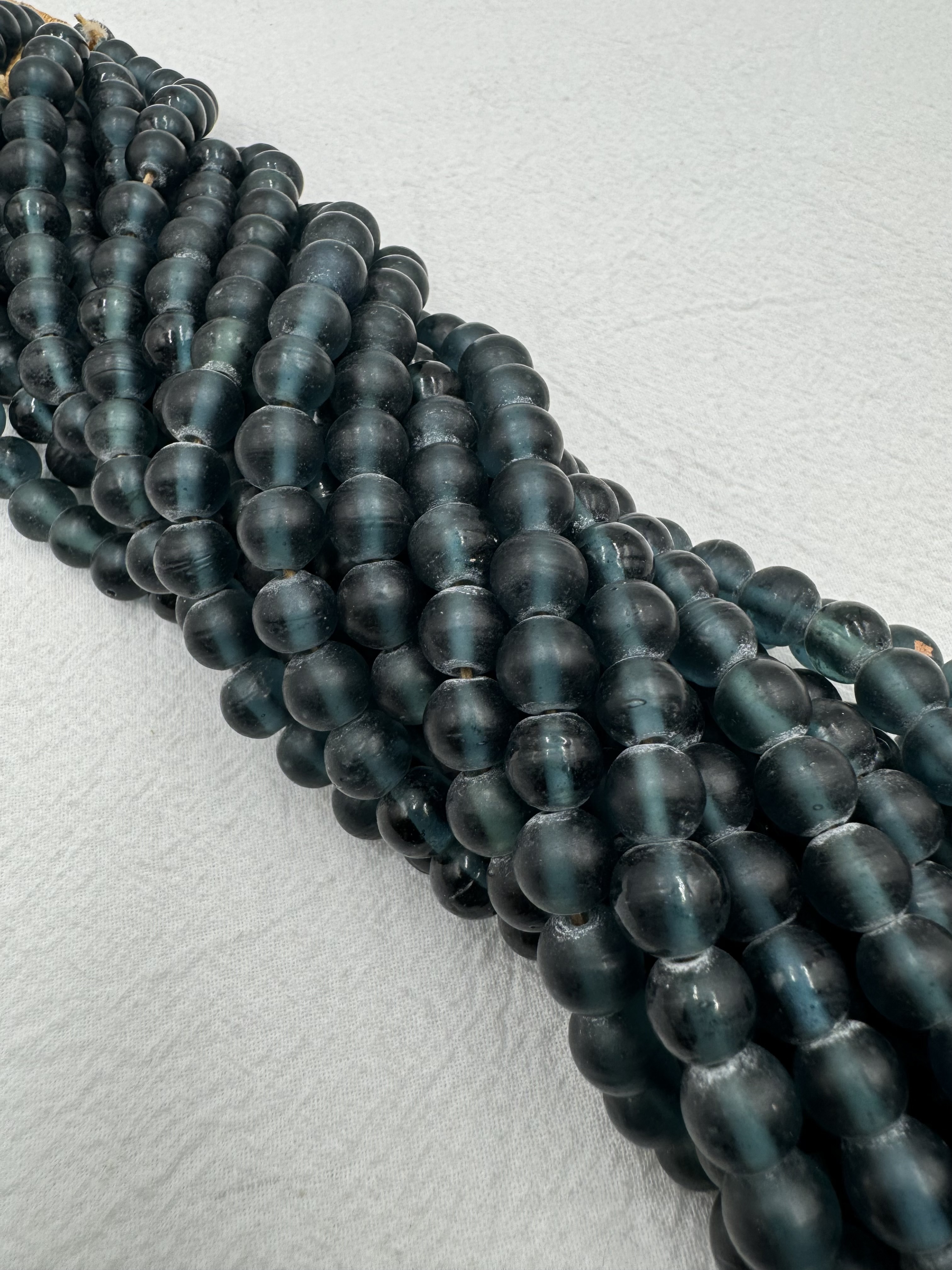 條-No.7貿易古藍珠9mm總長68cm約80顆