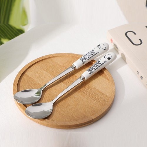 史努比｜𝗦𝗻𝗼𝗼𝗽𝘆 扭頭向左造型湯匙2件組 湯匙 410不鏽鋼 餐具 可愛湯匙 不鏽鋼湯匙 不鏽鋼餐具