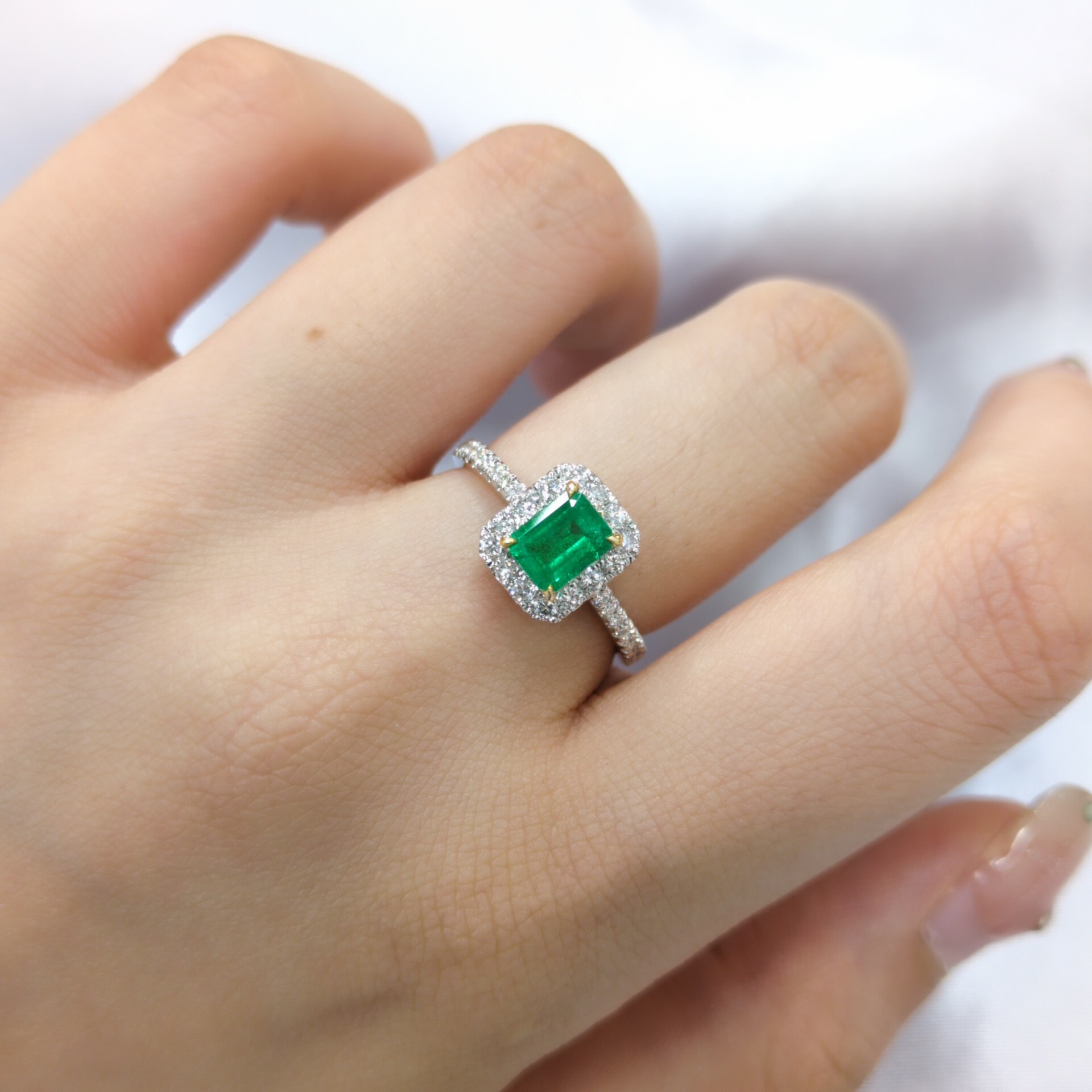 18K Gold 0.54ct Emerald and Diamond Ring