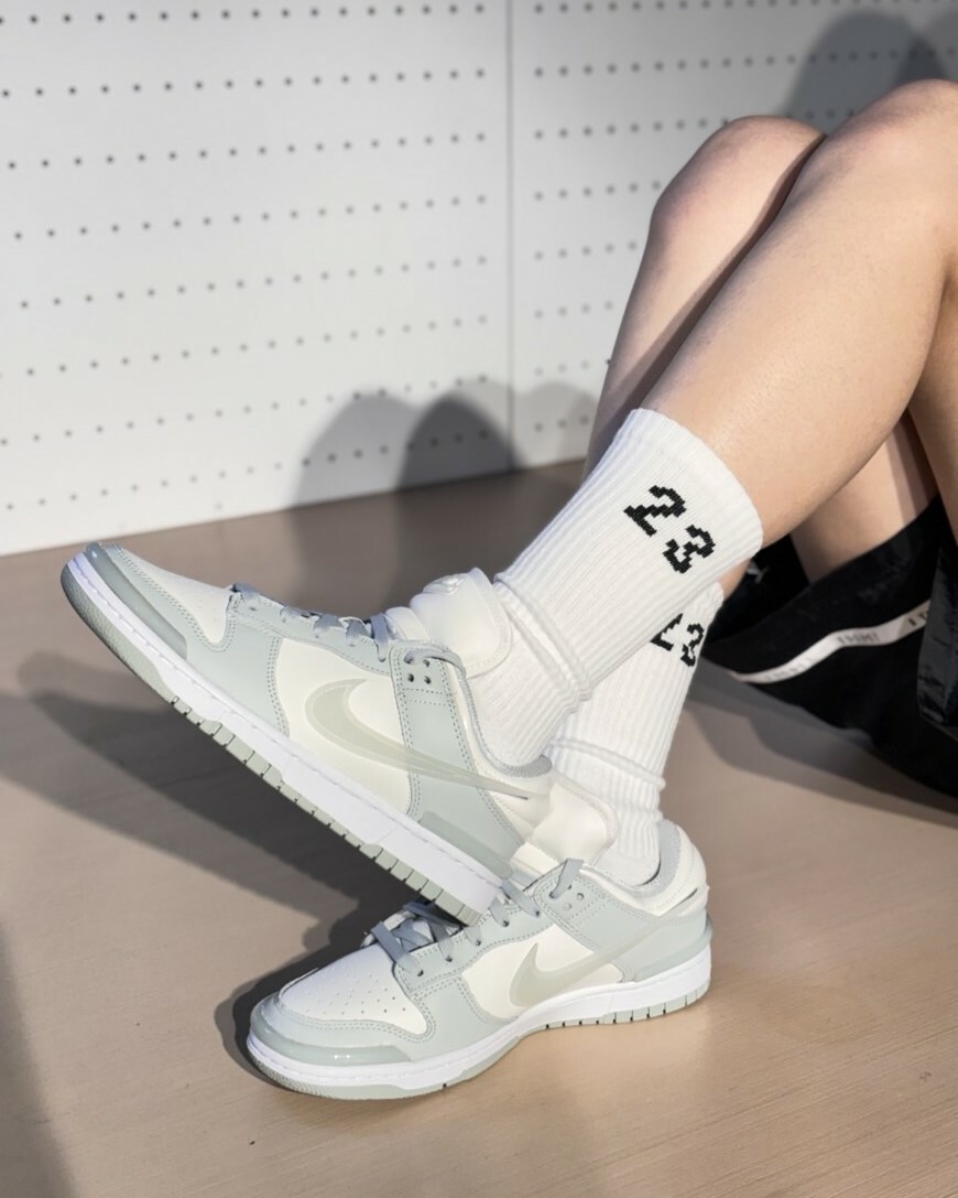 KTQ STORE ‧ NIKE DUNK LOW TWIST 'LIGHT SILVER' 灰白  飛勾 小AMBUSH DZ2794-004