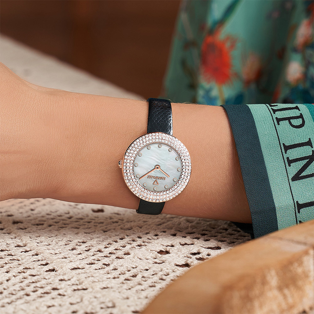 【Mark fairwhale馬克菲爾】精緻小巧鑲嵌鋯石蛇紋皮革女用錶-3390(閃亮繽紛)