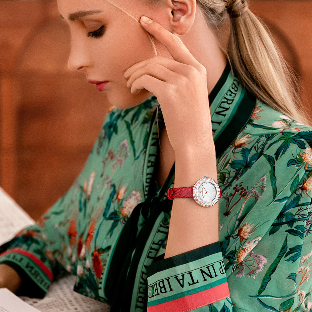 (預購)【Mark fairwhale馬克菲爾】精緻小巧鑲嵌鋯石蛇紋皮革女用錶-3390(閃亮繽紛)