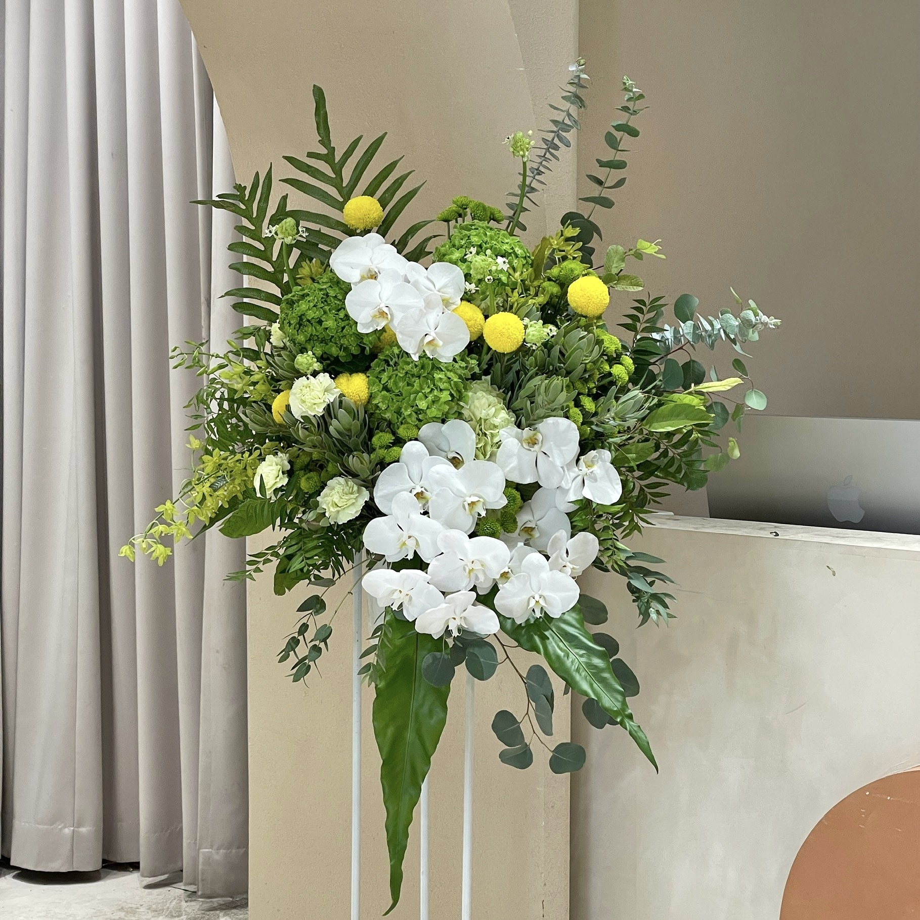 一隅恬靜 時尚鮮花高架花籃 開幕花籃