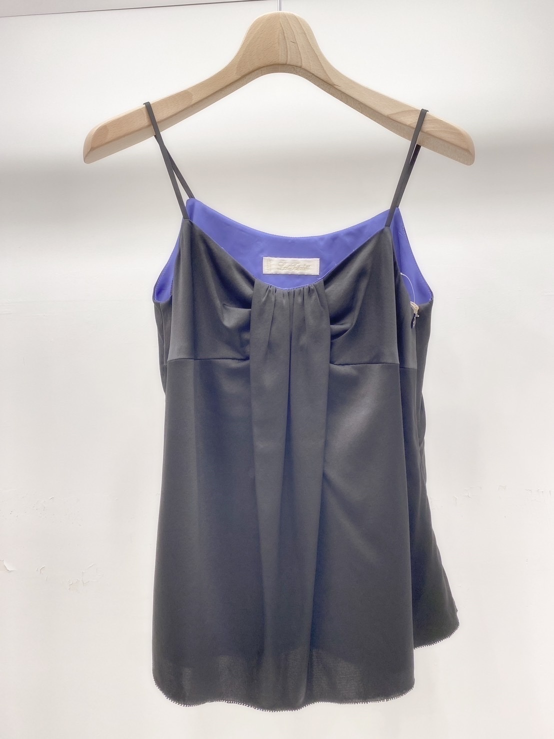 細肩禮服材質上衣