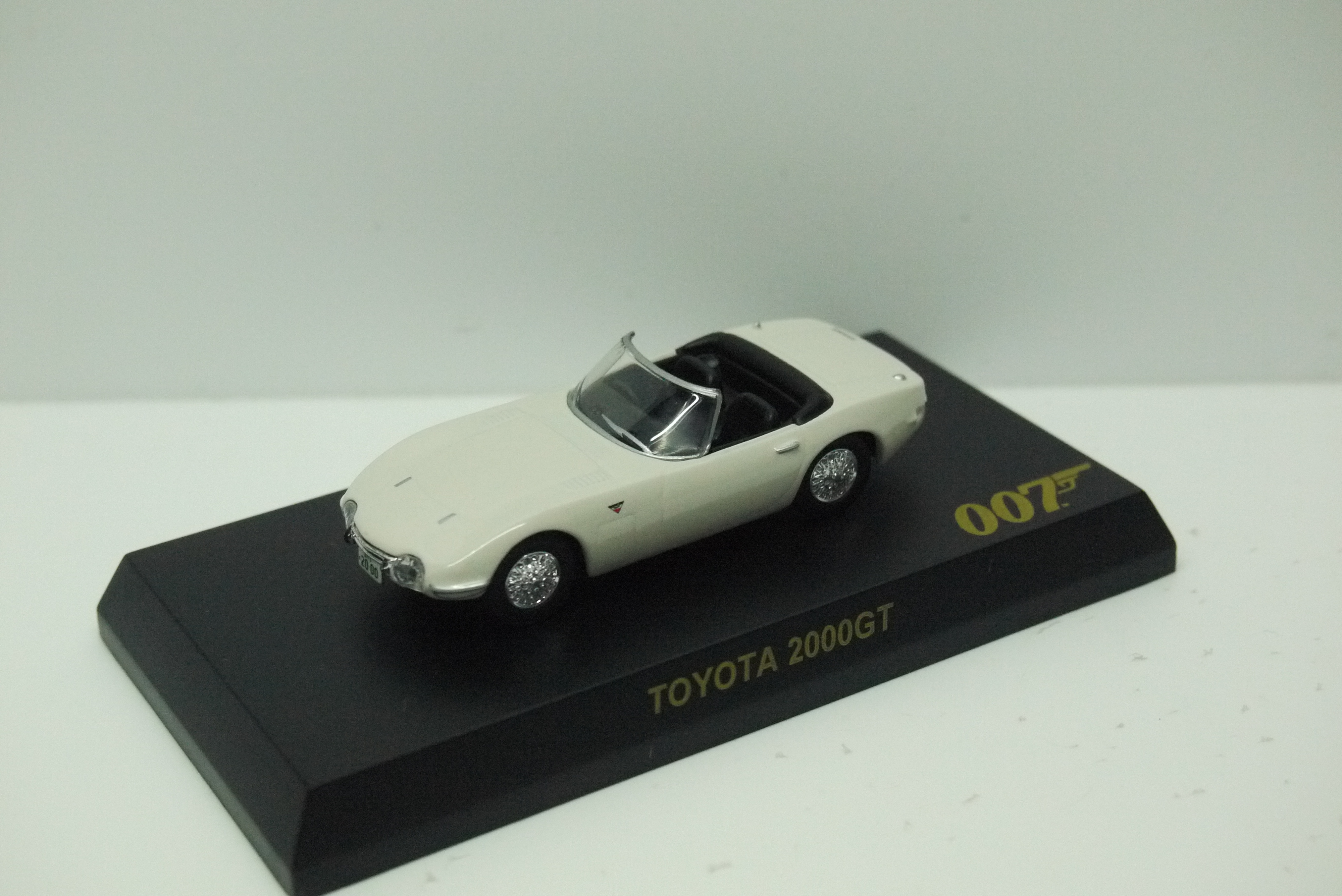 Kyosho Toyota 2000 GT White 007