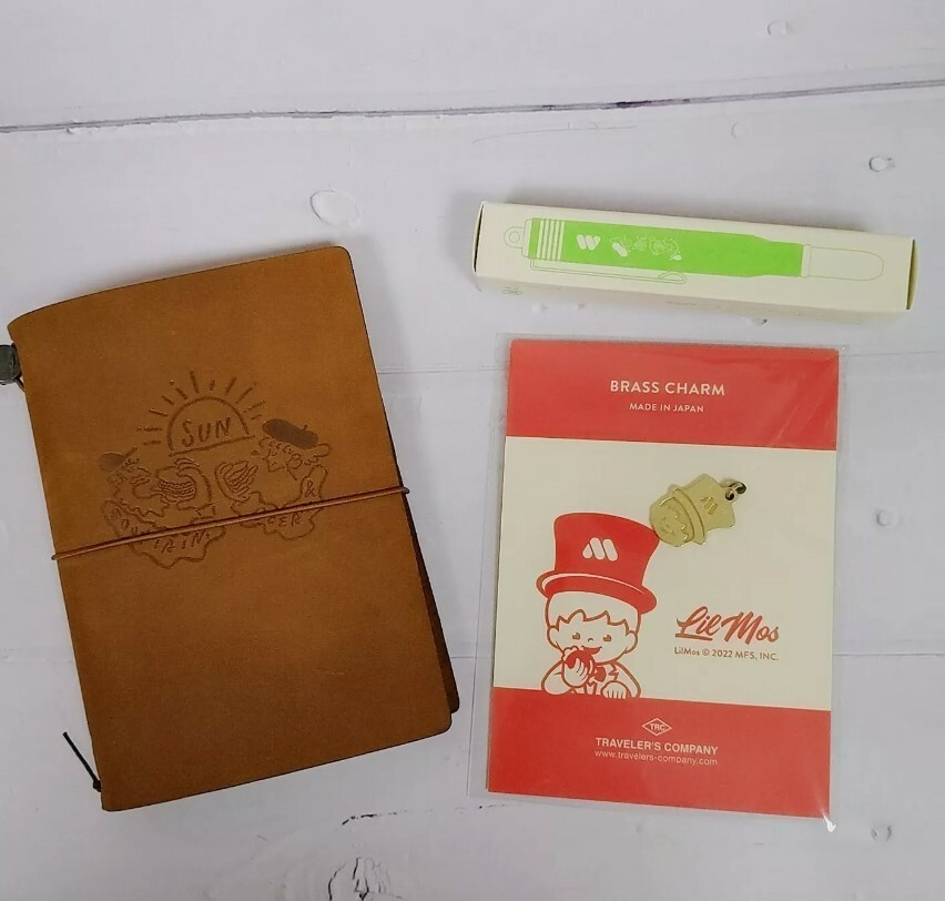 Traveler's Notebook Limited Set - Passport Size -Life with Mos Burger