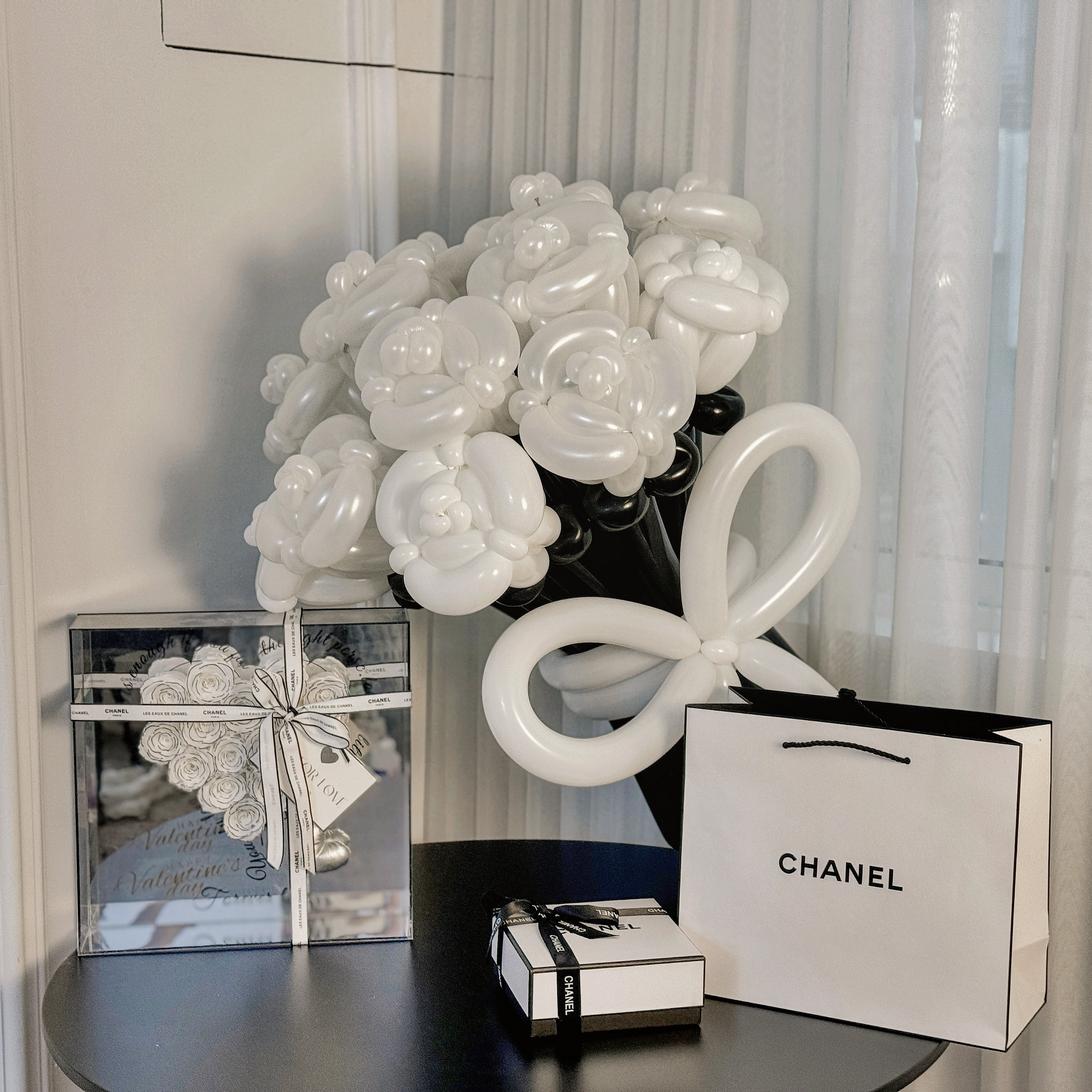 手折氣球丨韓式白玫瑰花束