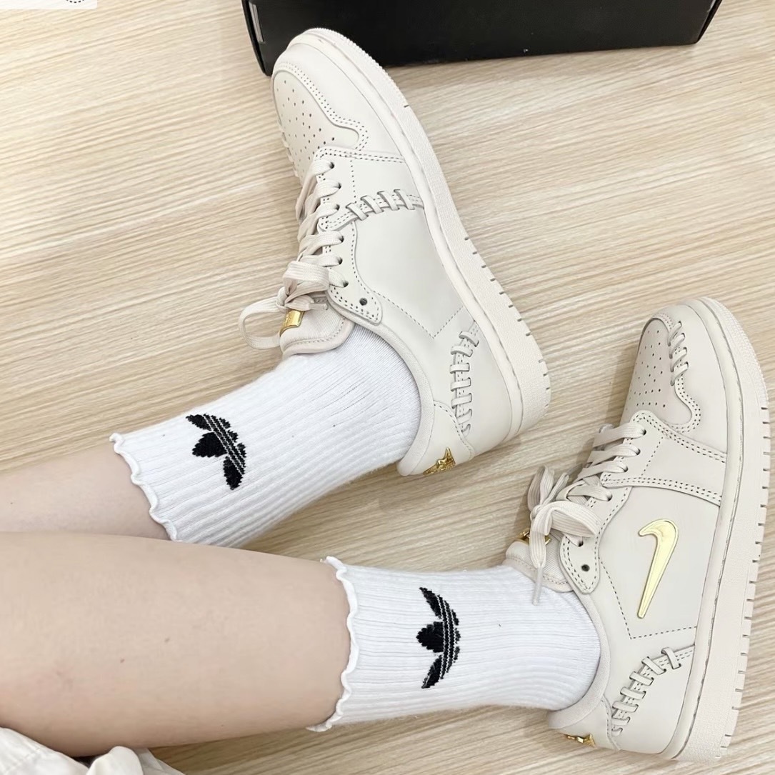 Nike Air Jordan 1 Low MM Legend Light Brown 奶油編織 米灰 小金勾 縫線 金屬