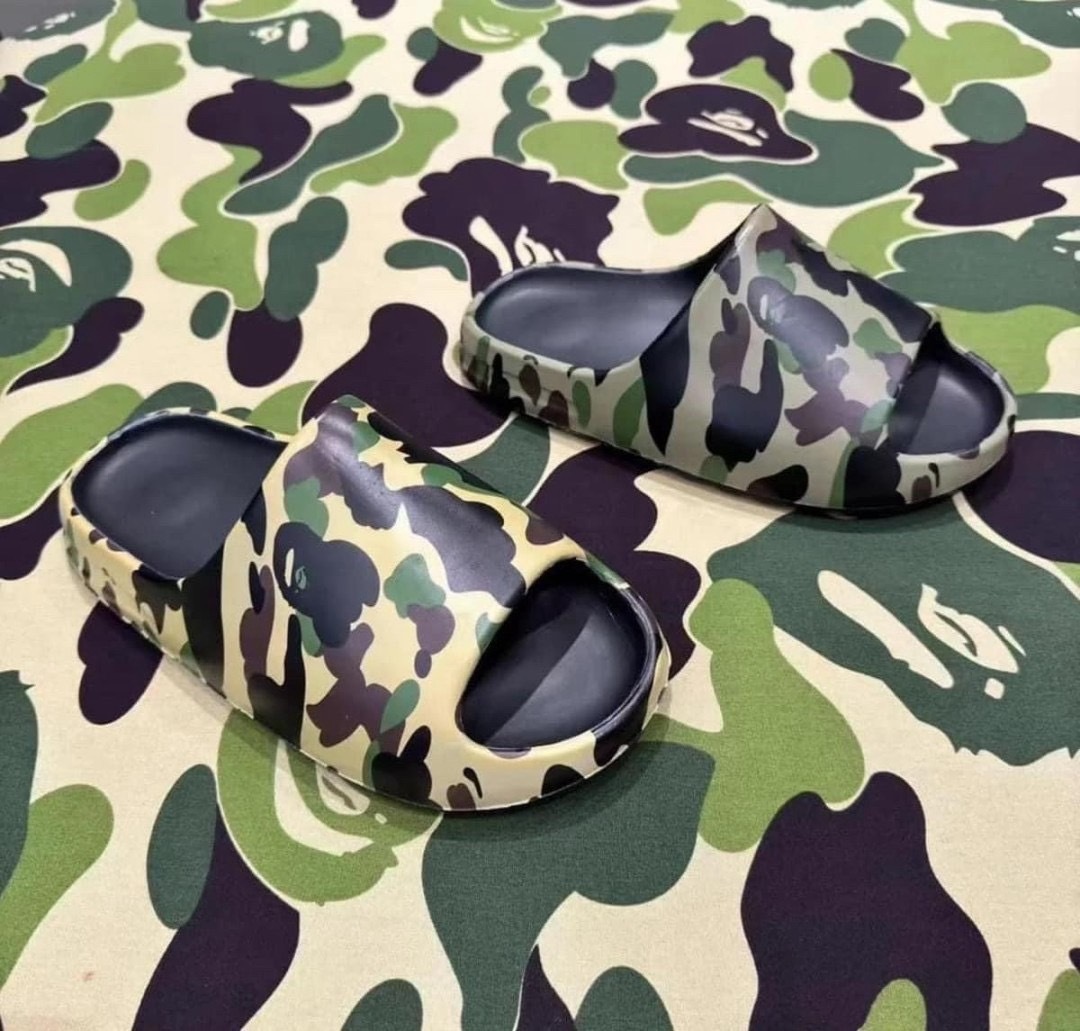 預購A BATHING APE® 1ST CAMO SLIDE SANDALS 迷彩防水拖鞋 預購A BATHING APE® 1ST CAMO SLIDE SANDALS 迷彩防水拖鞋