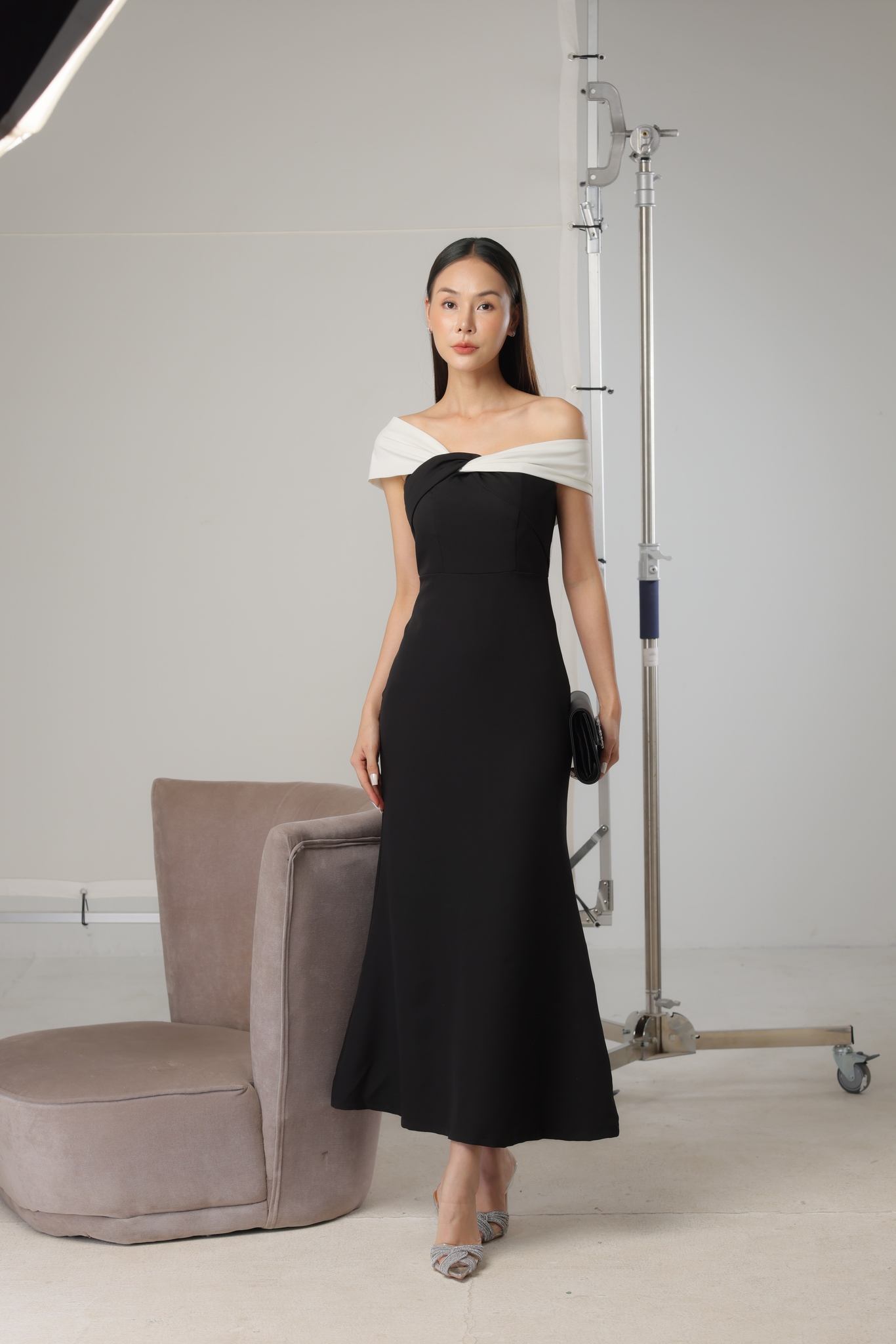 撞色扭轉 一字領長洋裝