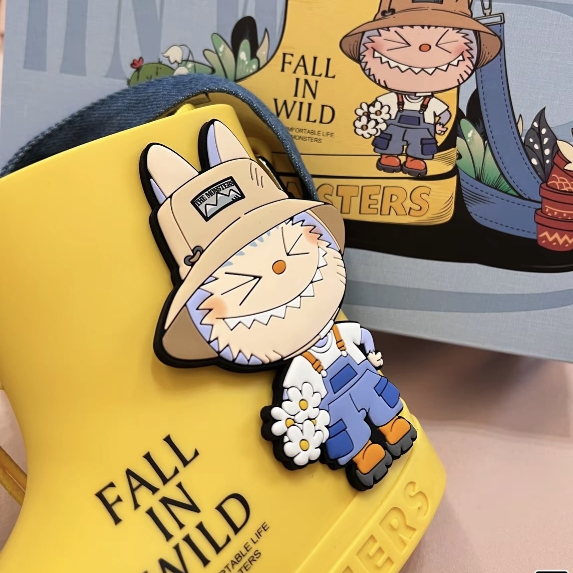 泡泡瑪特 春天野在家系列 LABUBU 雨靴 單肩 斜跨包/預購