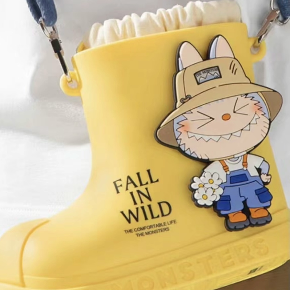 泡泡瑪特 春天野在家系列 LABUBU 雨靴 單肩 斜跨包/預購
