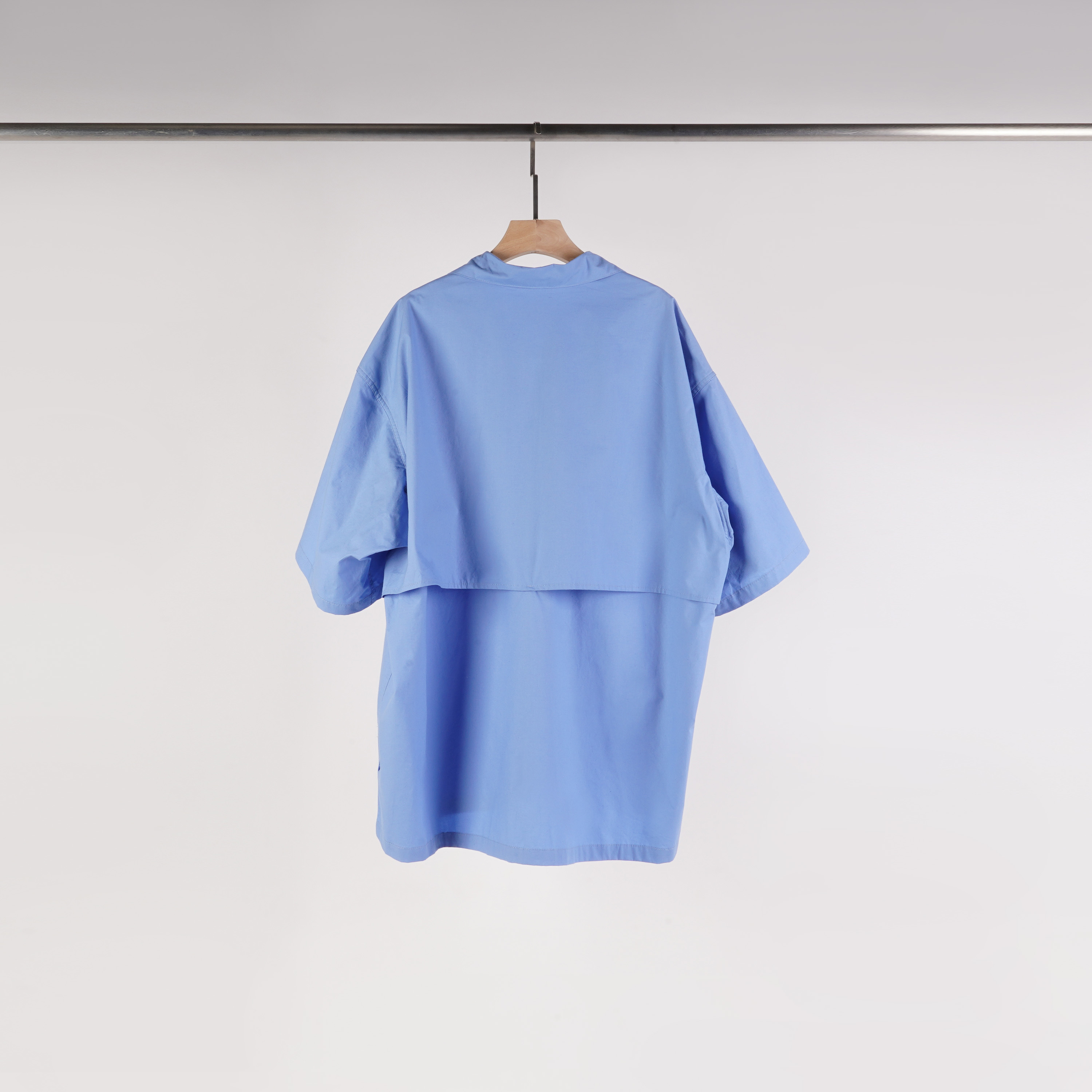 質感壓釦翻領襯衫| 有點藍