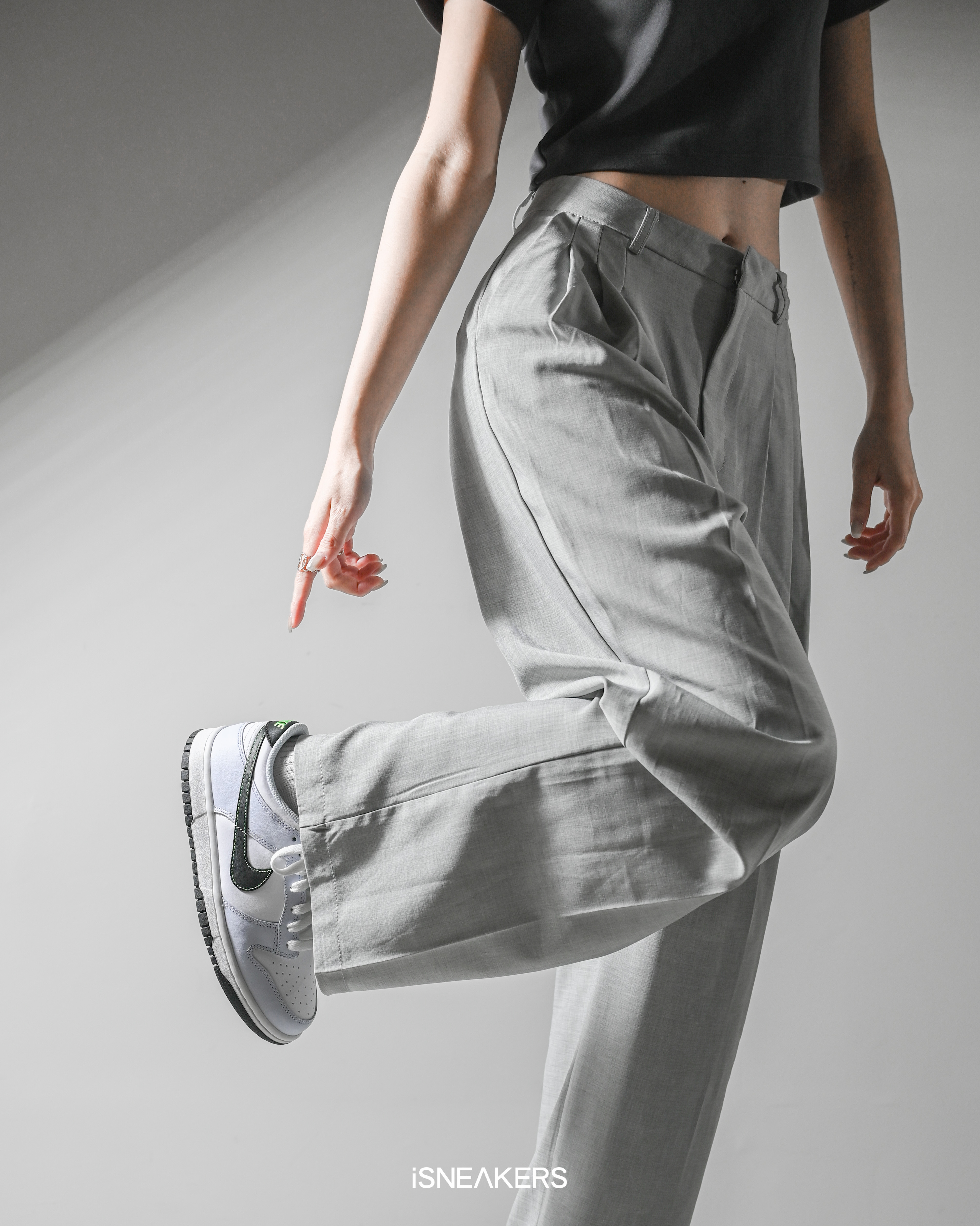 iSNEAKERS｜Nike Dunk Low GS "White Grey / Neon Green" 雲霧灰綠 FB9109-107