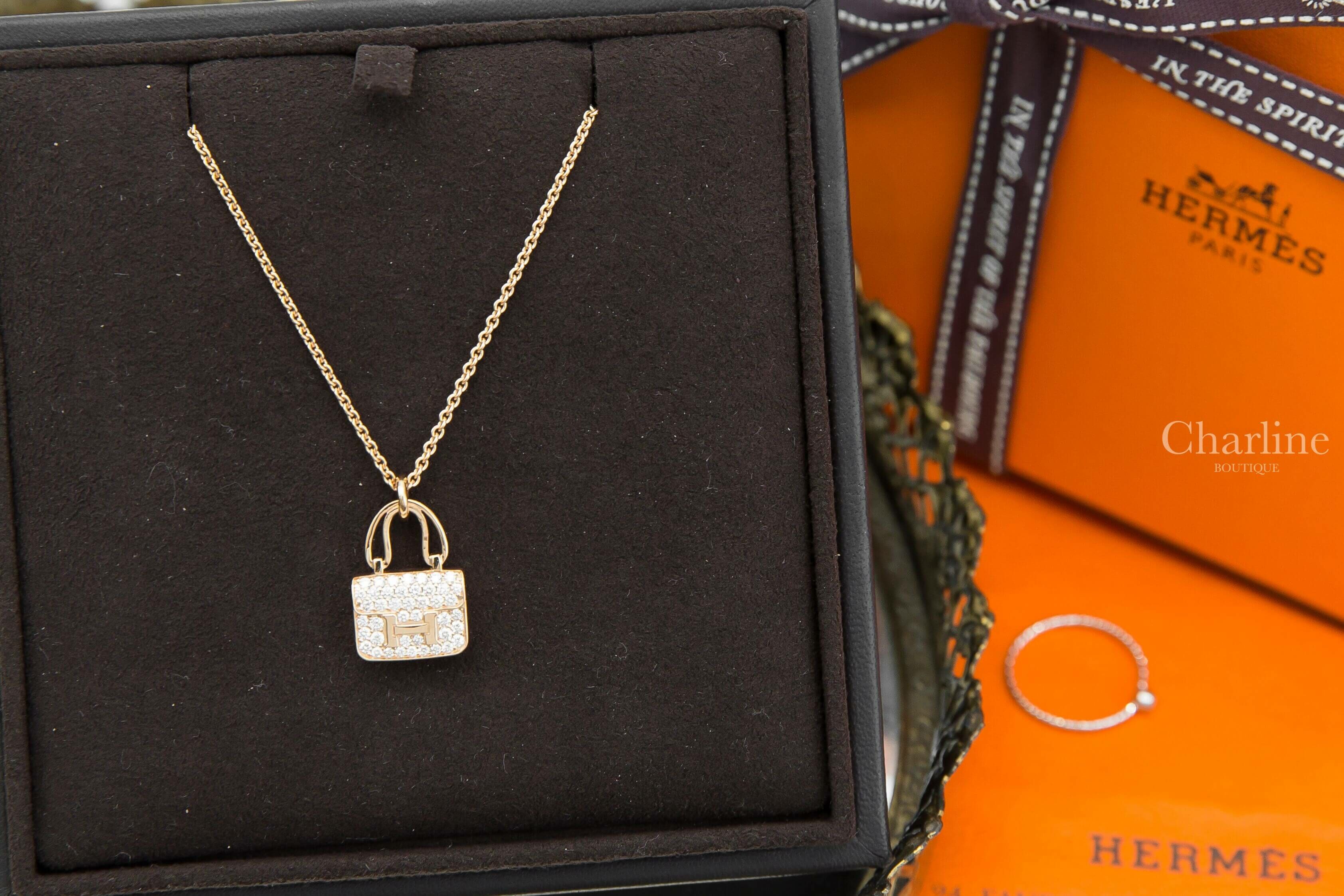 Hermès Amulettes Constance Pendant 玫瑰金鑲鑽康康包墜飾項鍊-Charline Boutique 精品代購