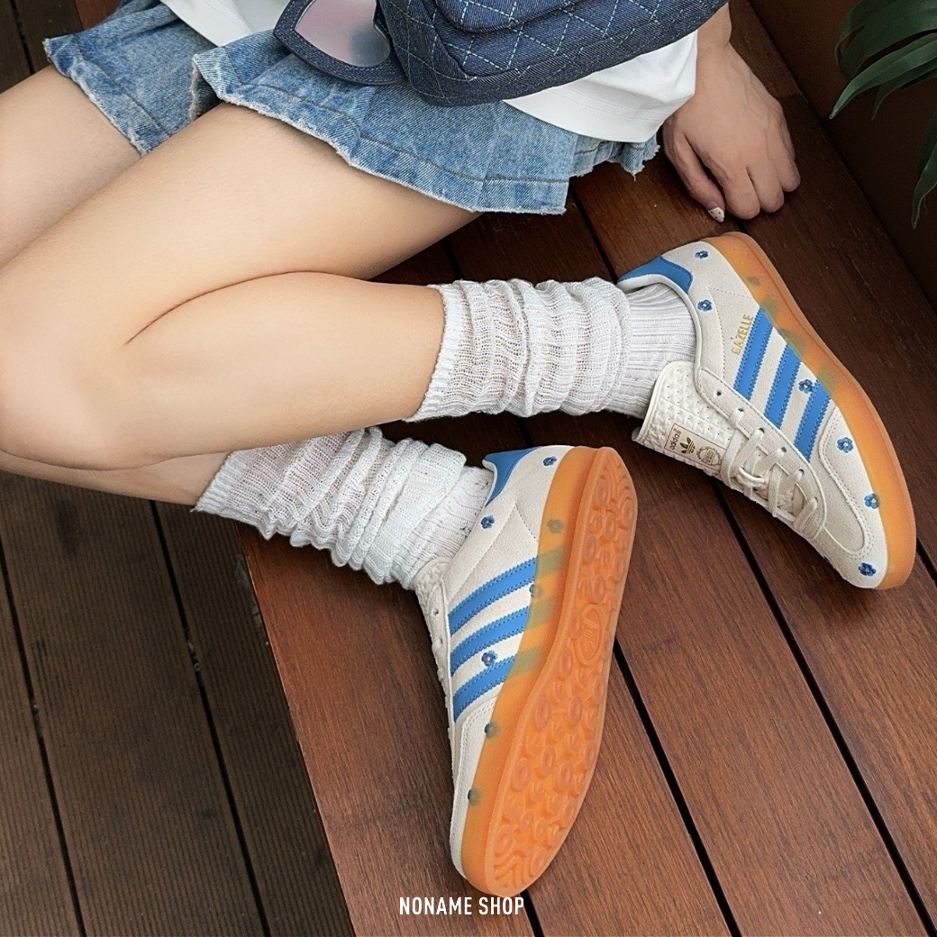 ADIDAS ORIGINALS GAZELLE 焦糖底 麂皮 復古 刺繡 小花 德訓鞋 藍白 (男/女款)