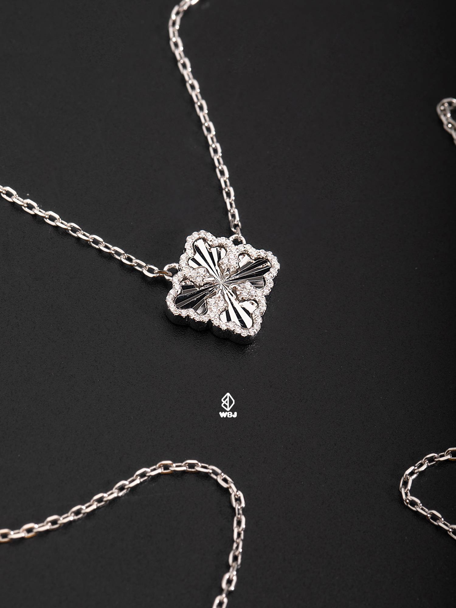 四葉草｜放射紋花蕾鍊牌