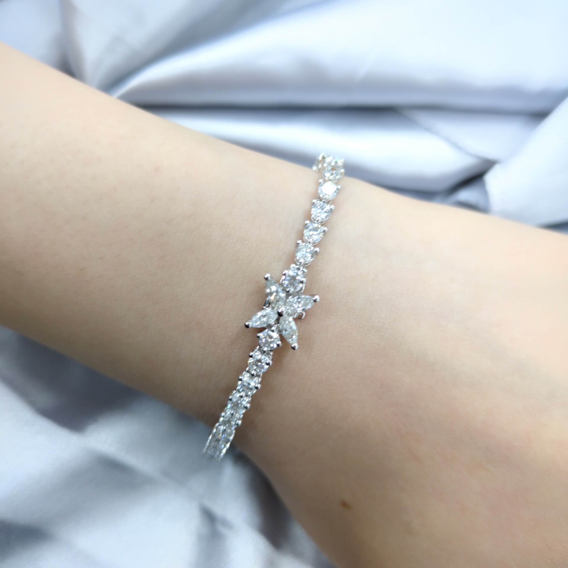 全新18K白金4卡95份鑽石手鍊