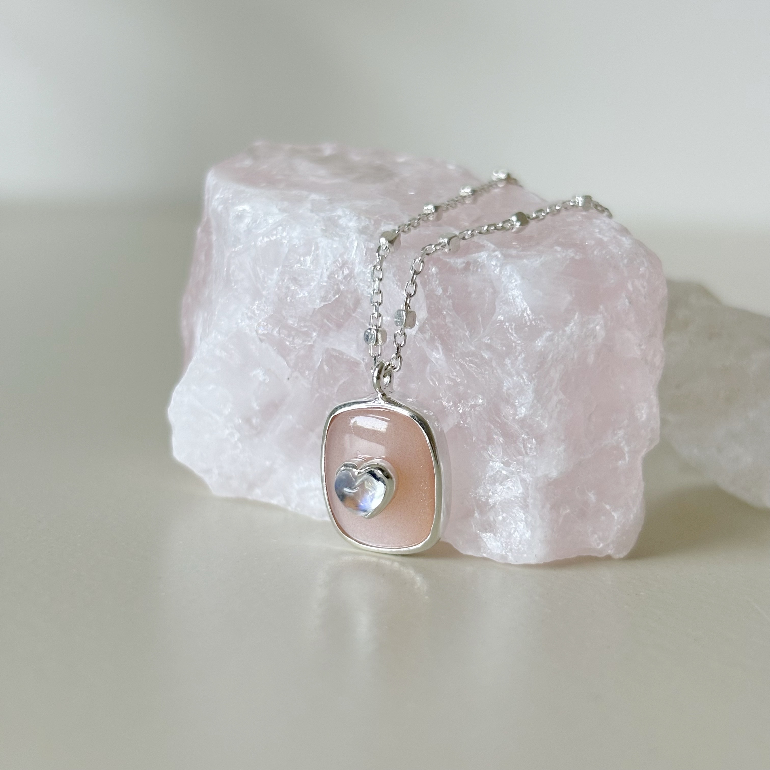 QQHeart Doublets月光石蜜桃項鍊