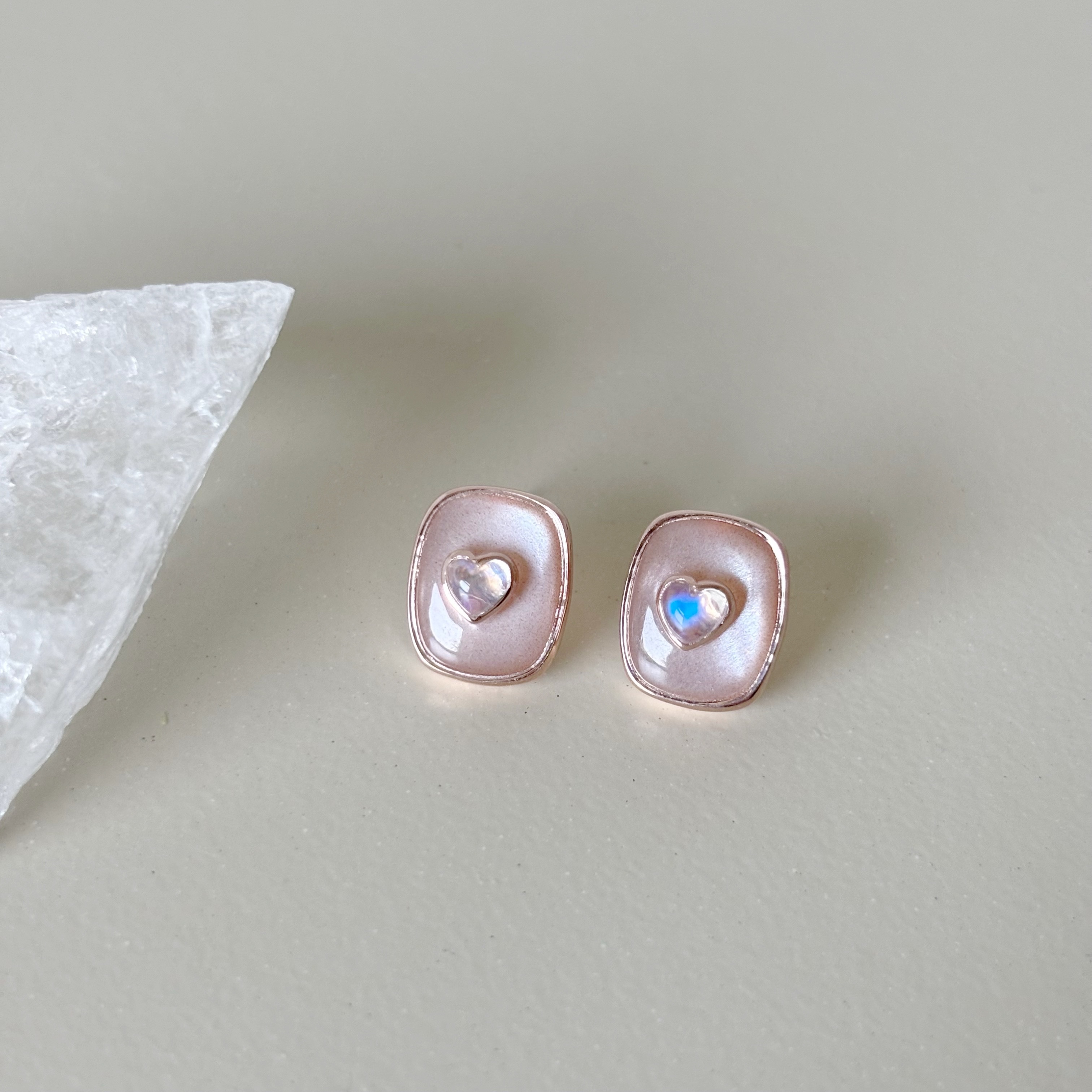 QQHeart Doublets月光石蜜桃耳環