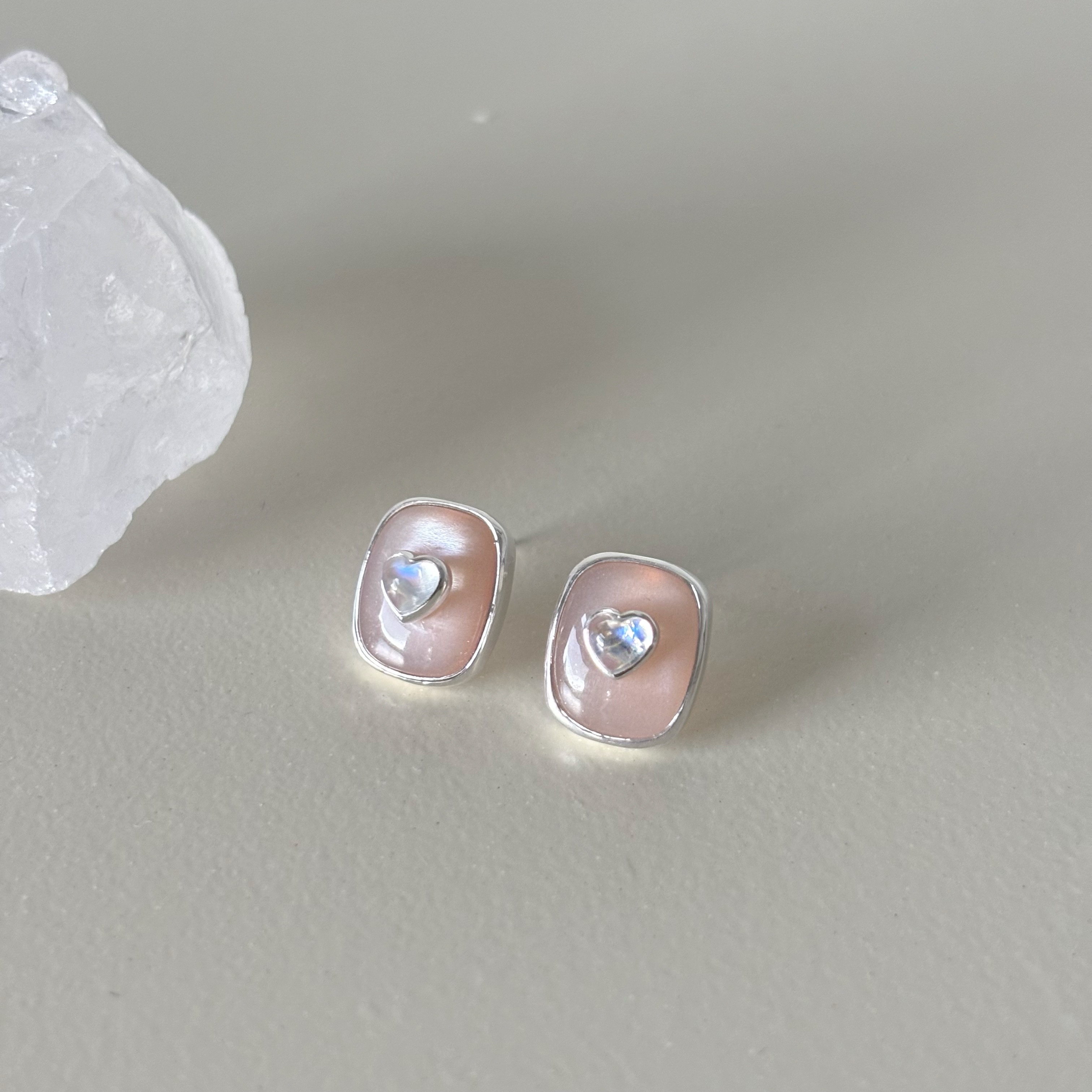 QQHeart Doublets月光石蜜桃耳環