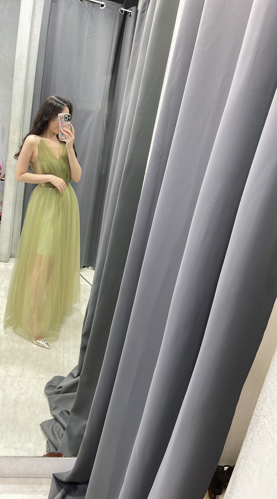 軟紗堆疊 透膚深V長禮服