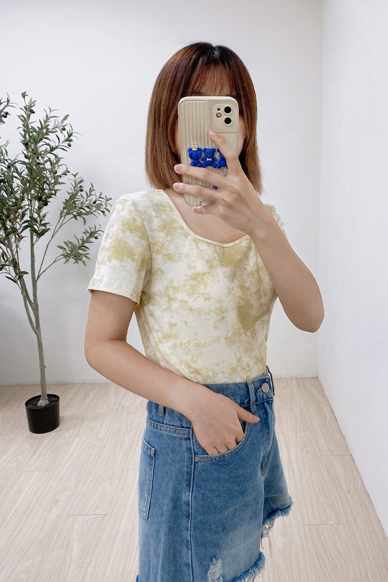 【官網限定】U領潑墨彈性上衣